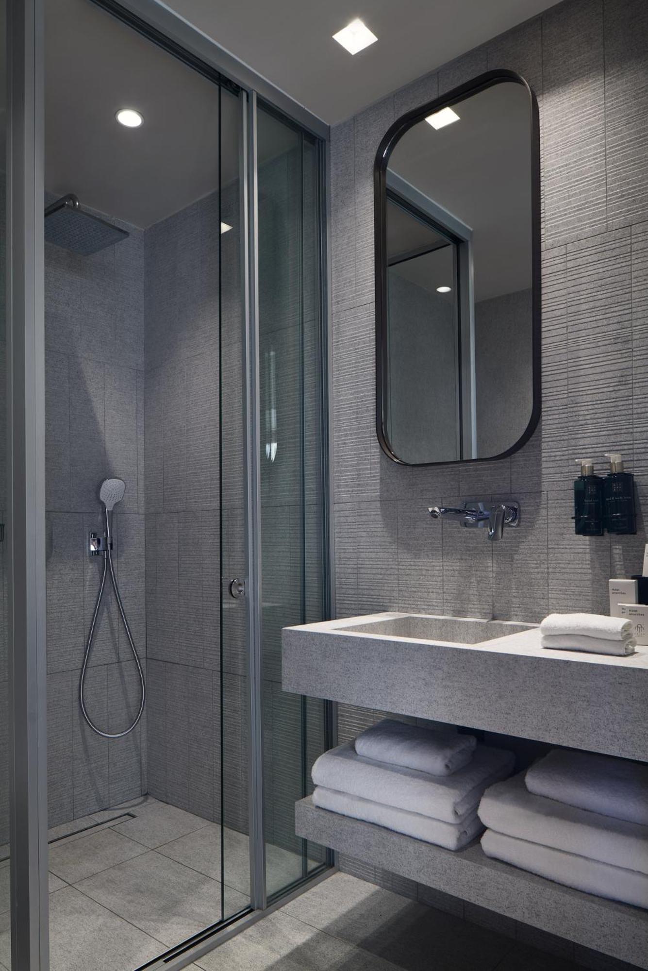 Executive Suite Sea Front Outdoor Jacuzzi