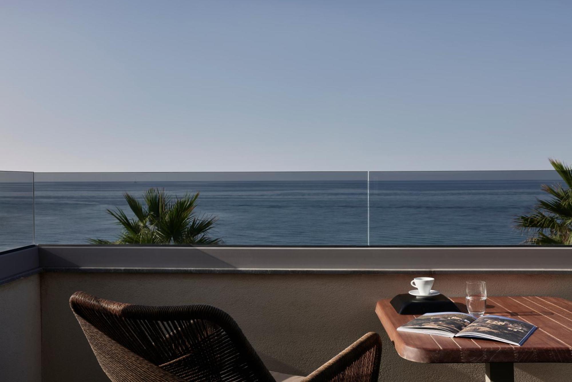 Executive Suite Sea Front Outdoor Jacuzzi