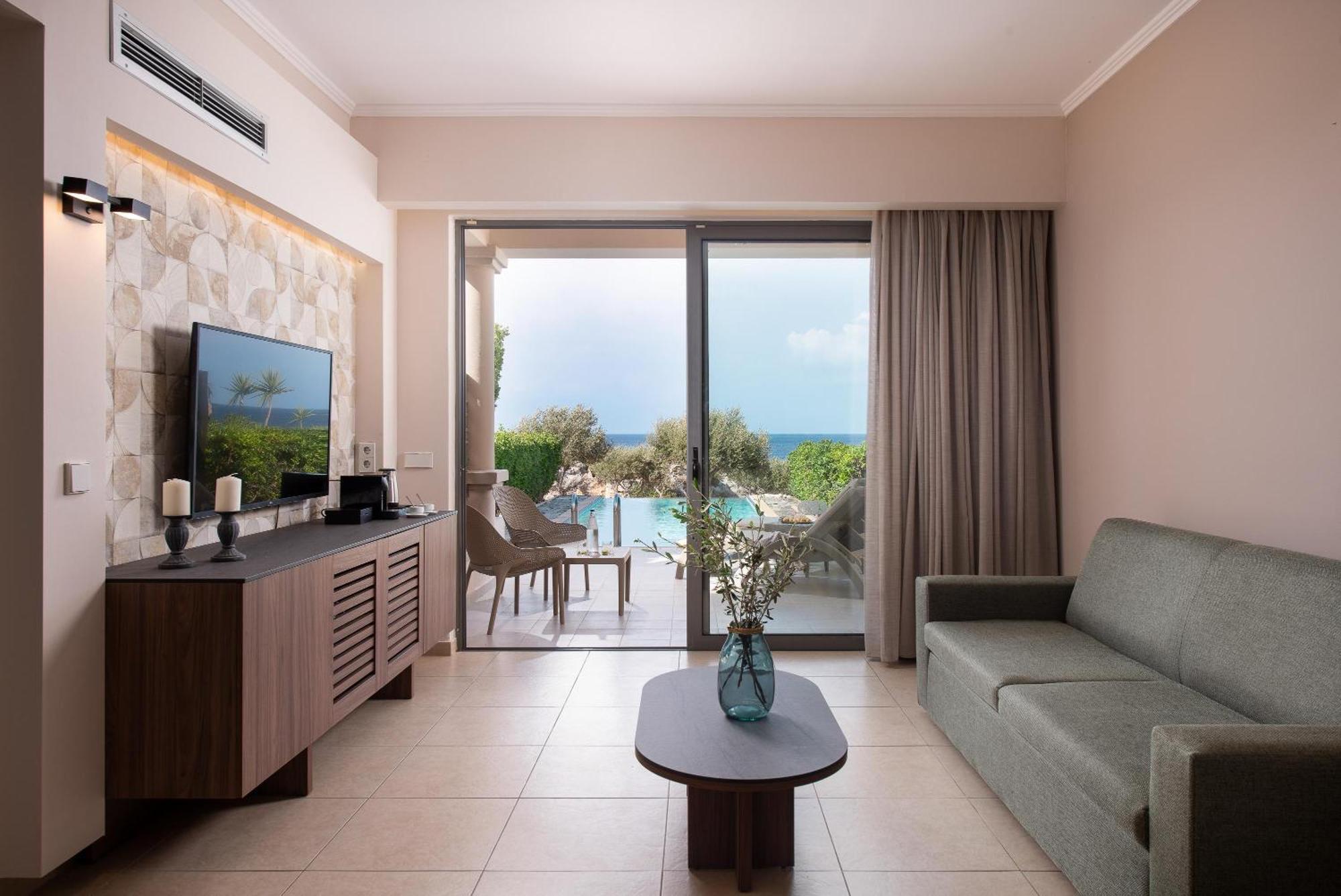 Junior Suite Sea View Private Pool
