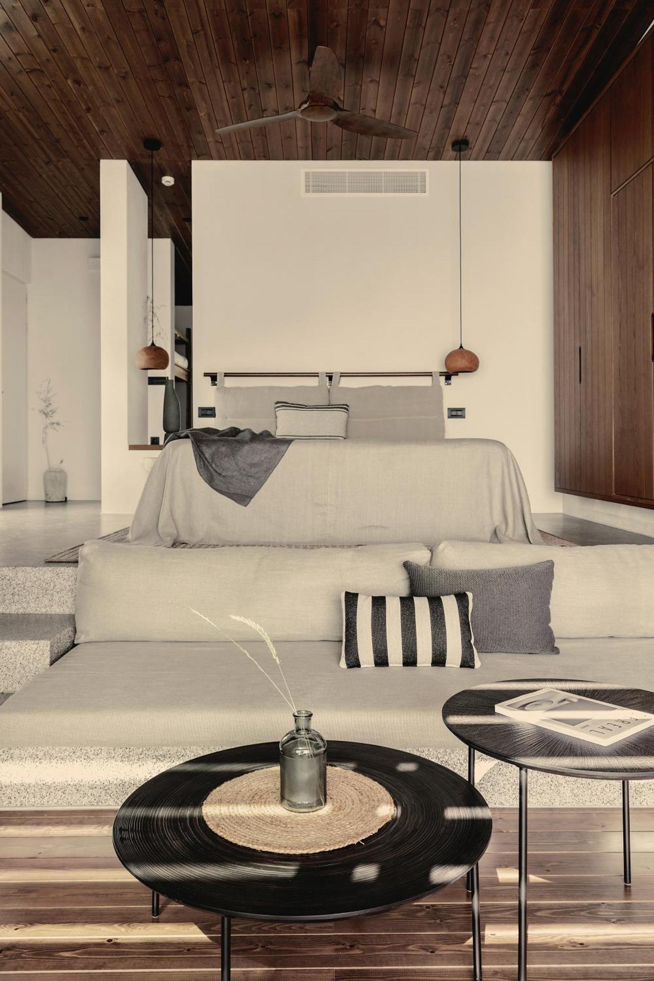 Grande Pool Suite Seafront