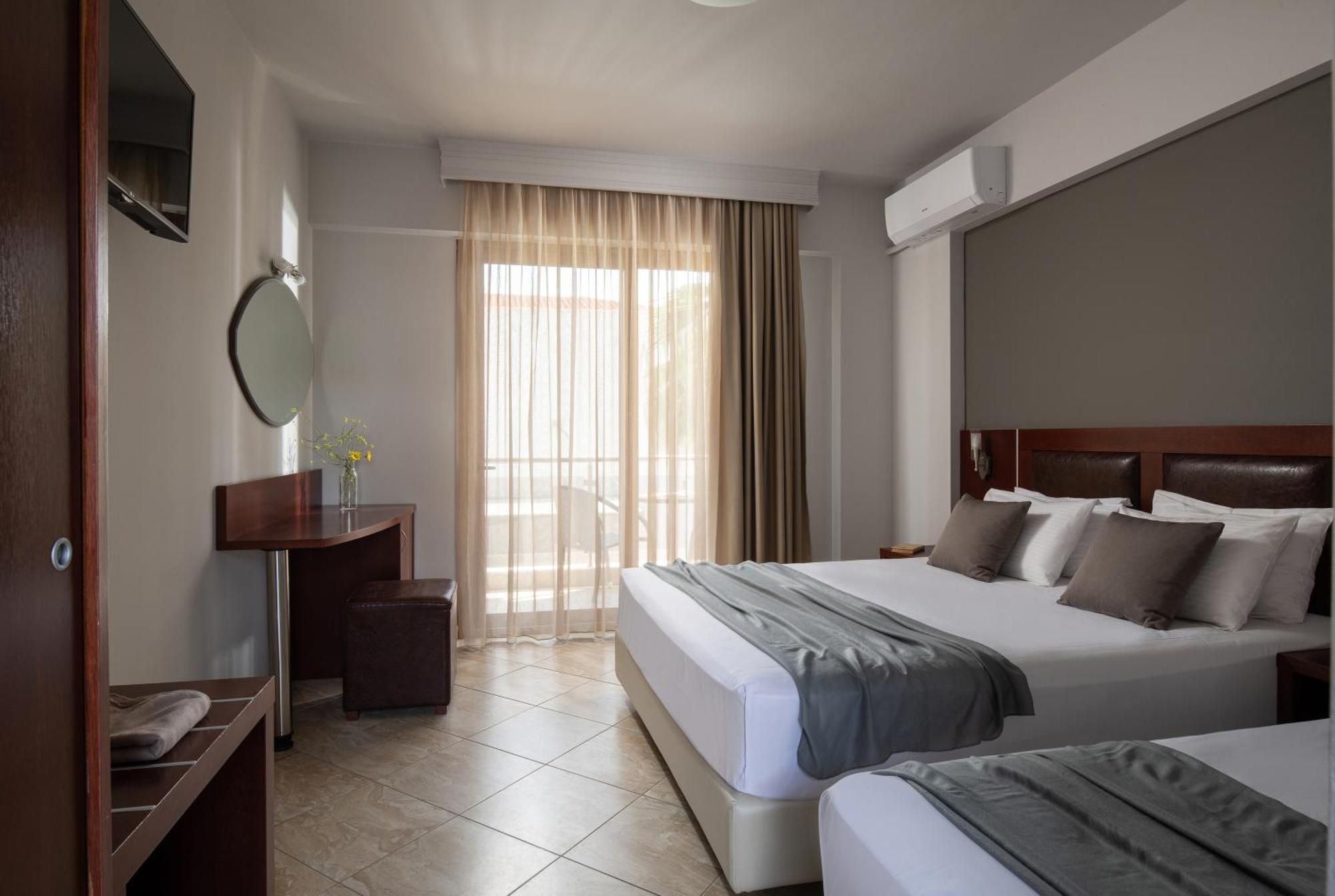 Triple Room with Pool View