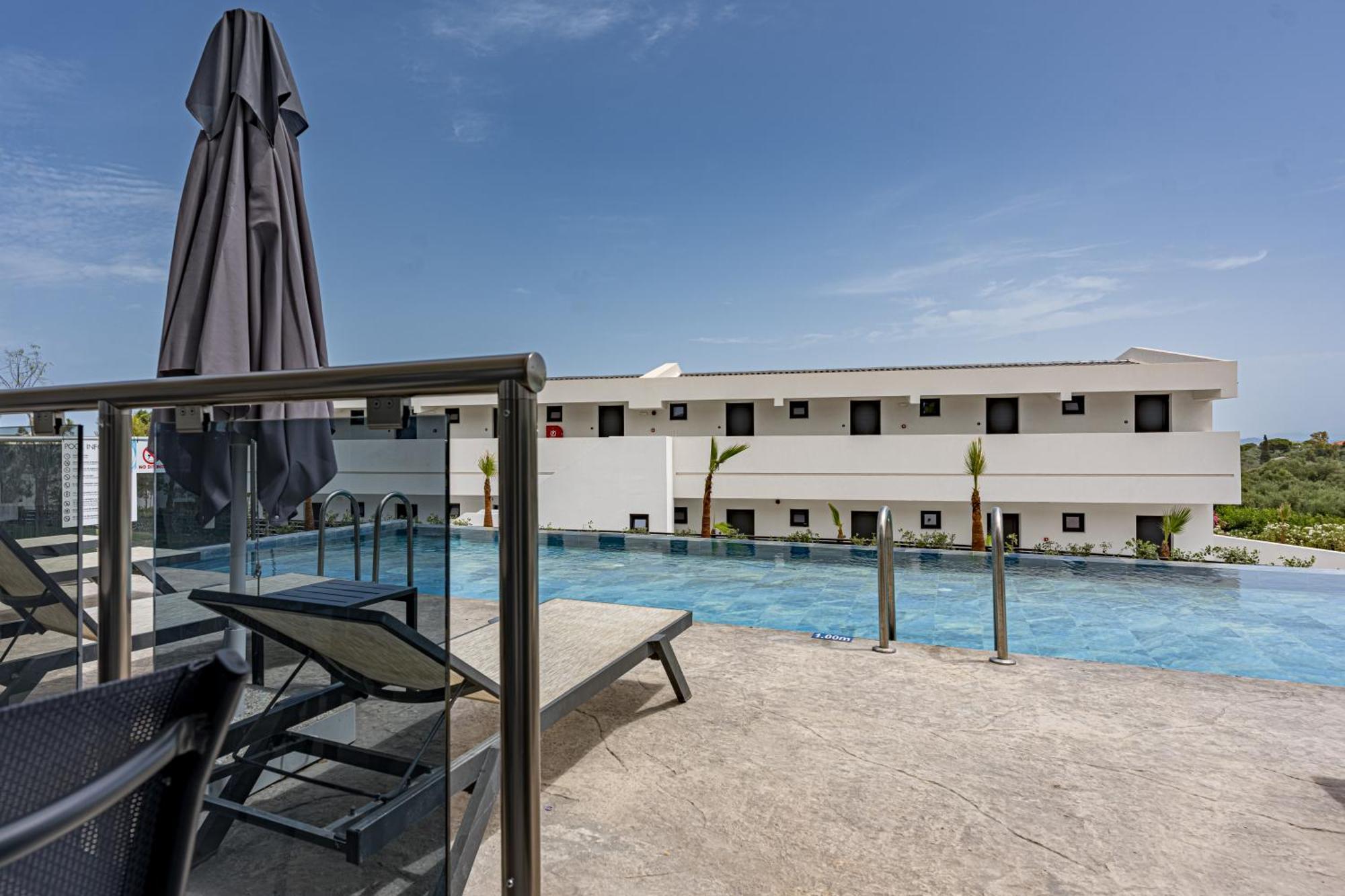 Family Room Direct Access to Shared Pool