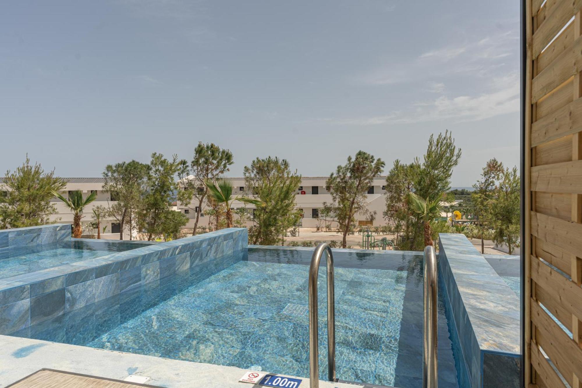 Family Room Direct Access to Private Pool