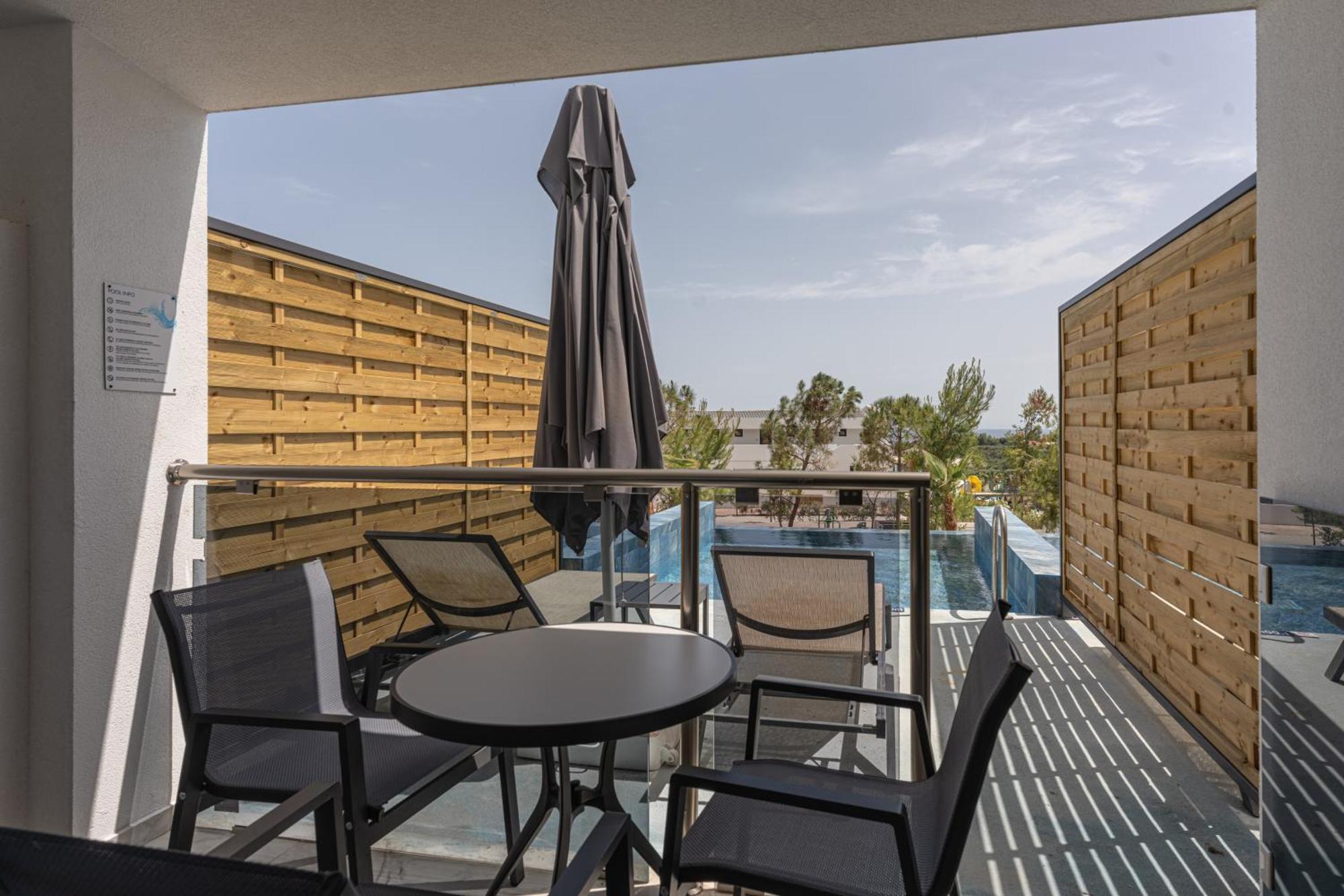 Family Room Direct Access to Private Pool