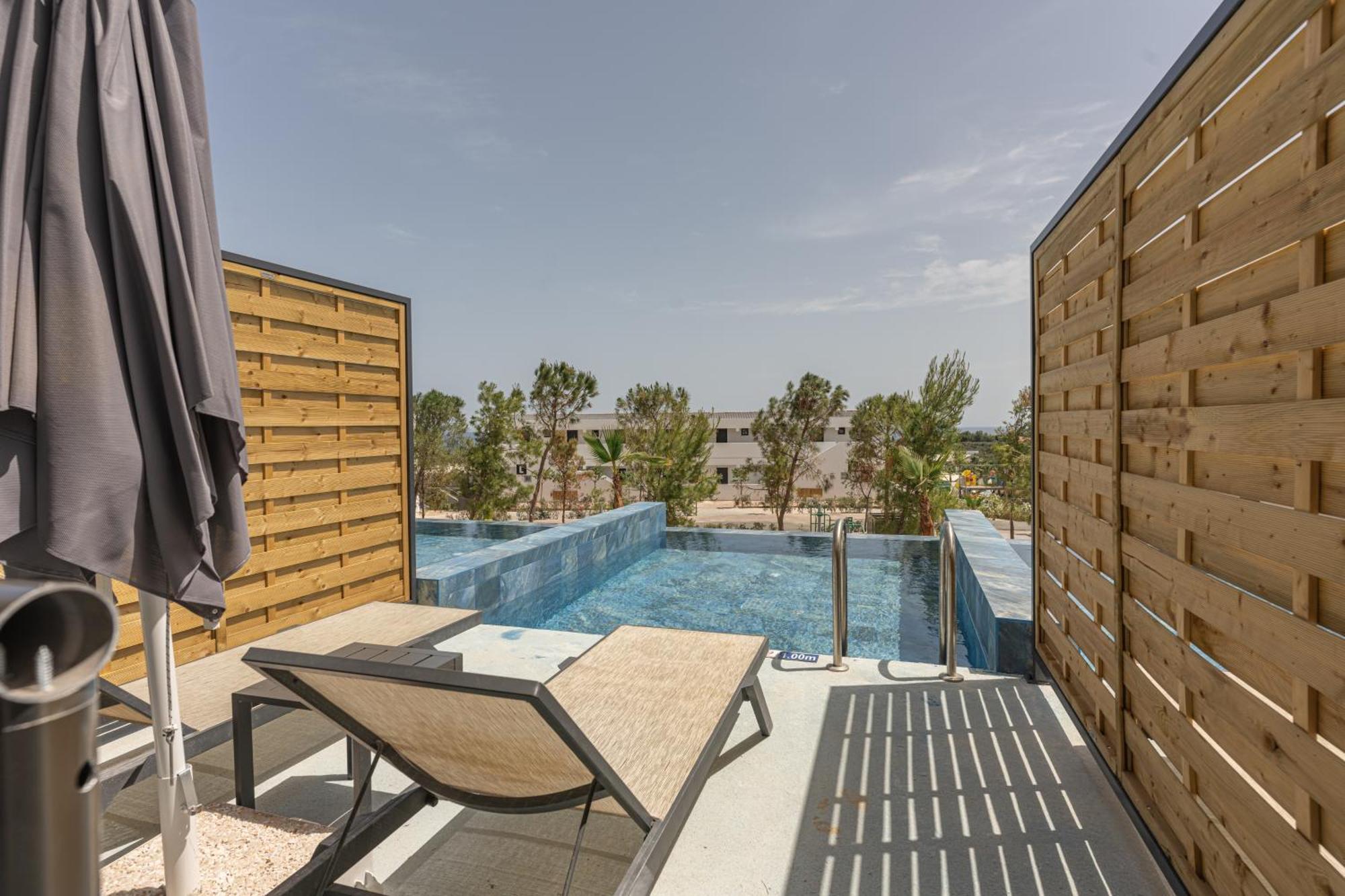 Family Room Direct Access to Private Pool