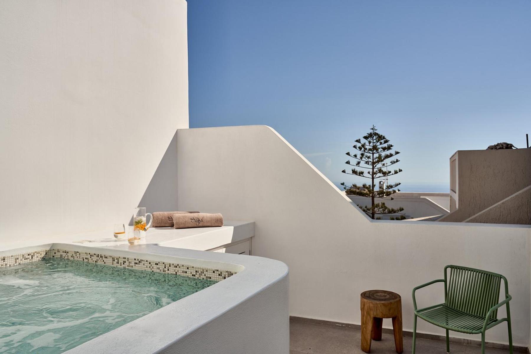 Superior Suite Hot Tub & Pool View