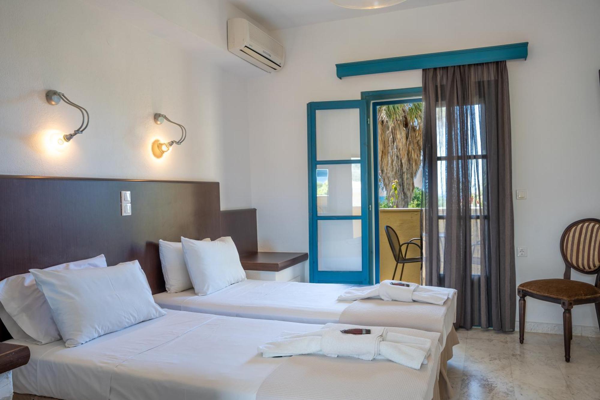 Double or Twin Room Sea View