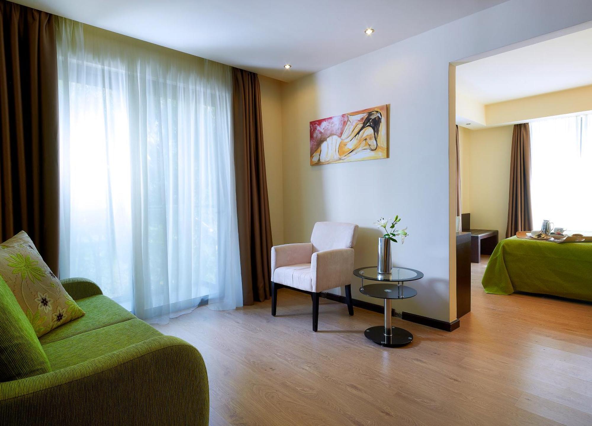 Junior Suite Mountain View