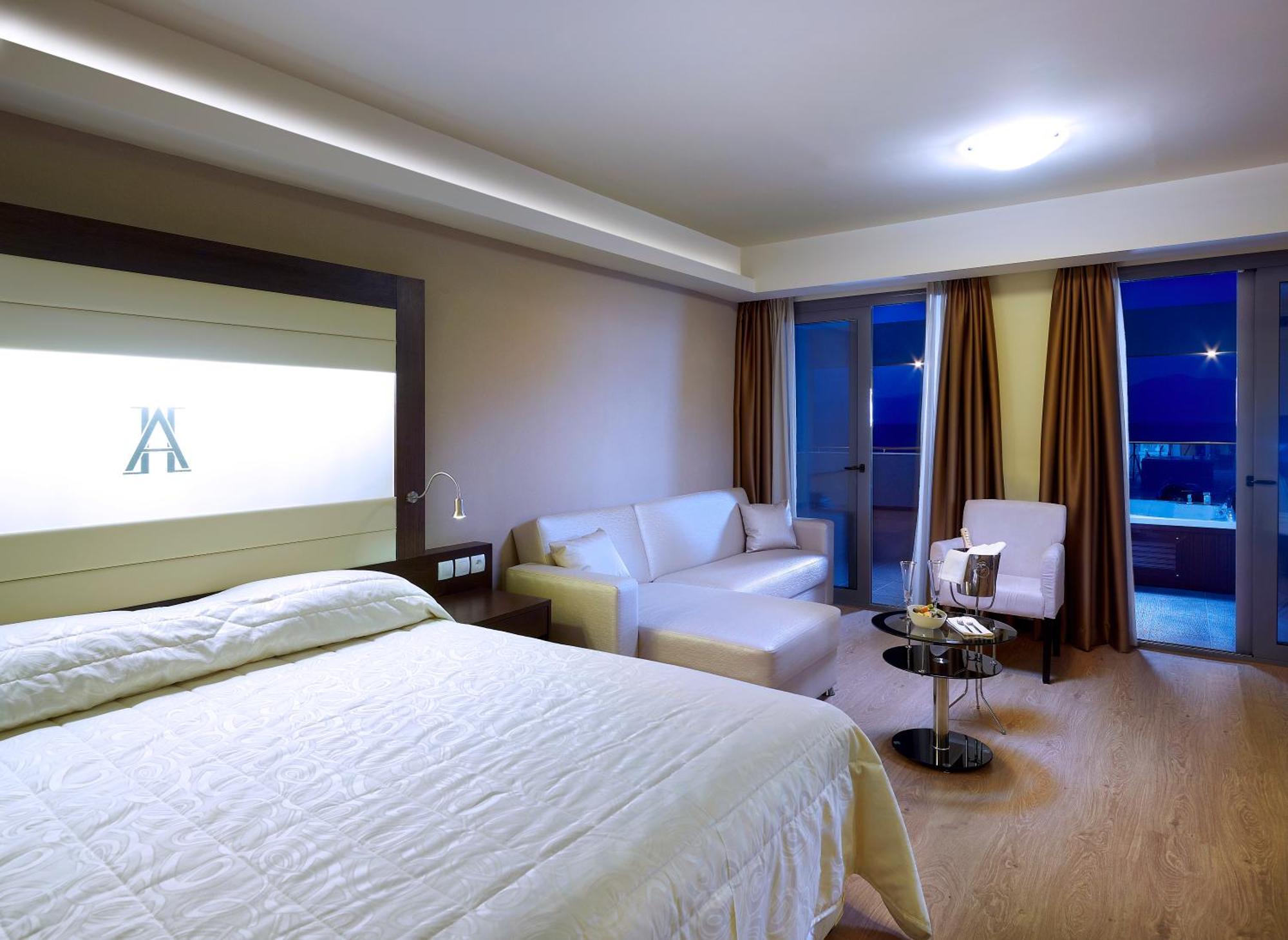 Deluxe King Suite