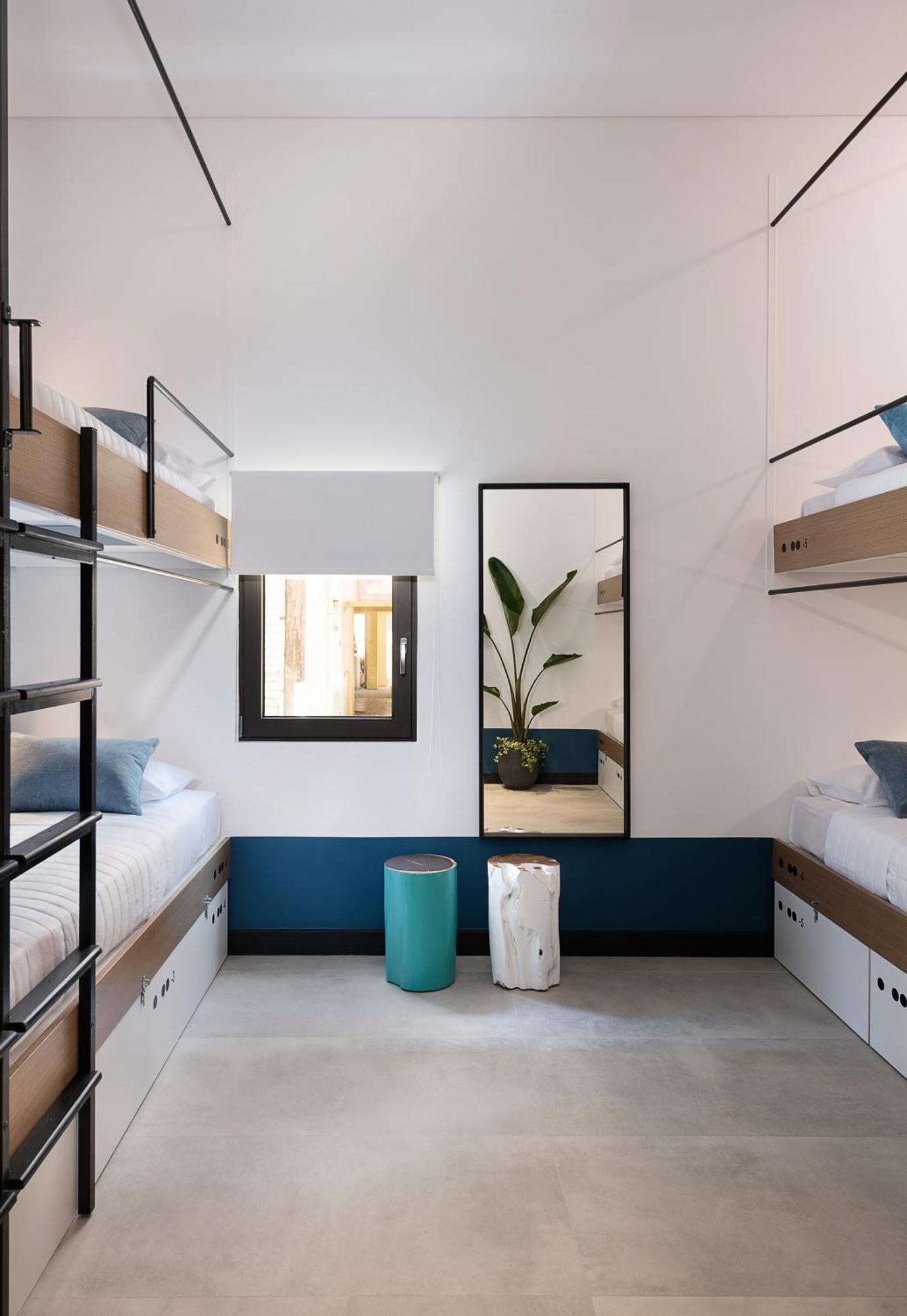Bed 8-Bed Mixed Dormitory Room