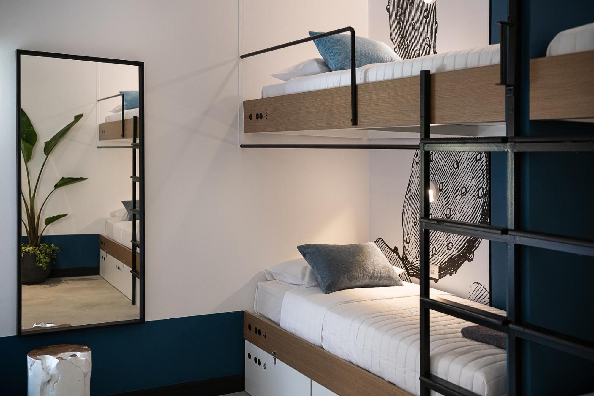 Bed 8-Bed Mixed Dormitory Room