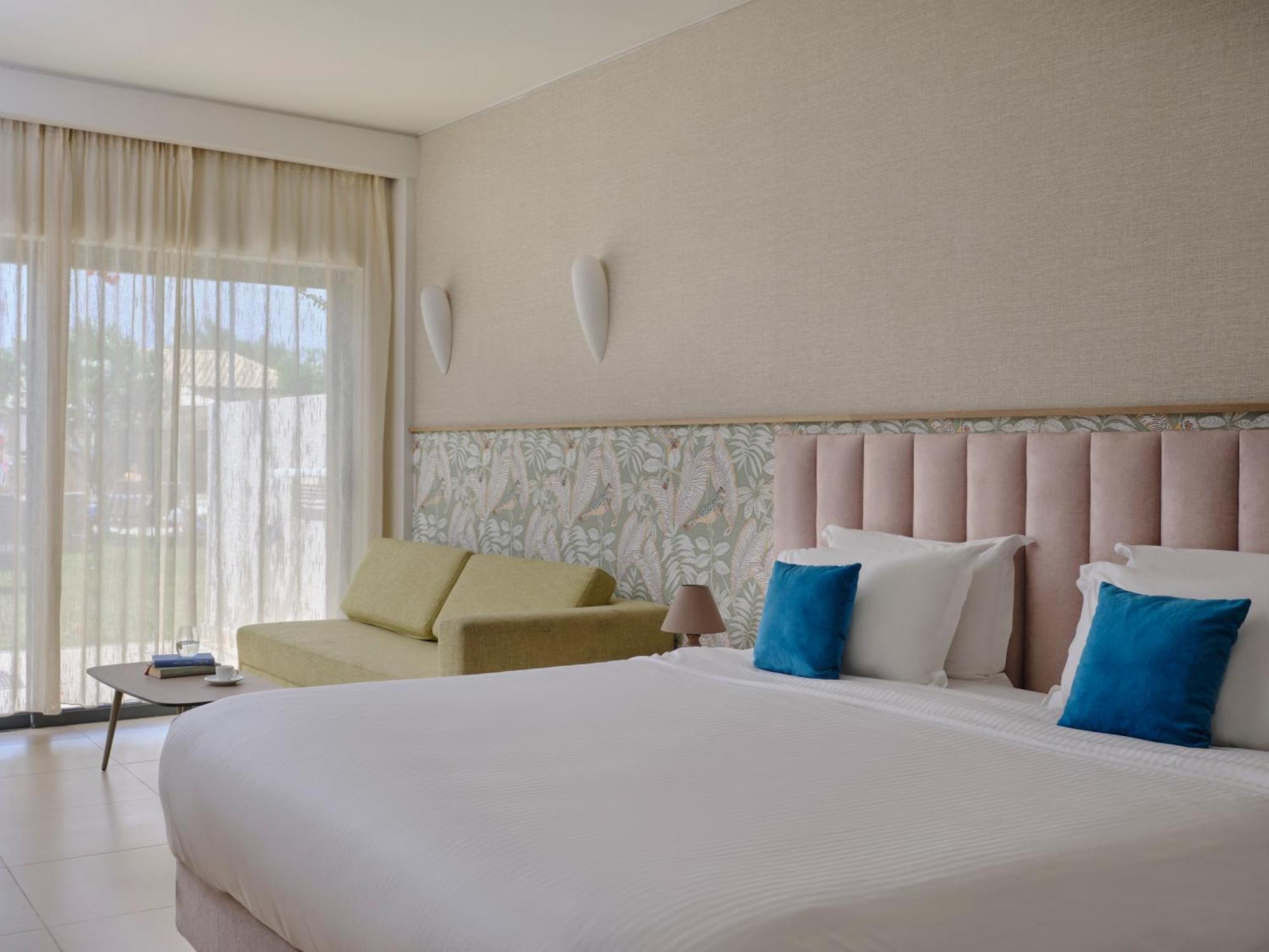 Junior Suite Side Sea View
