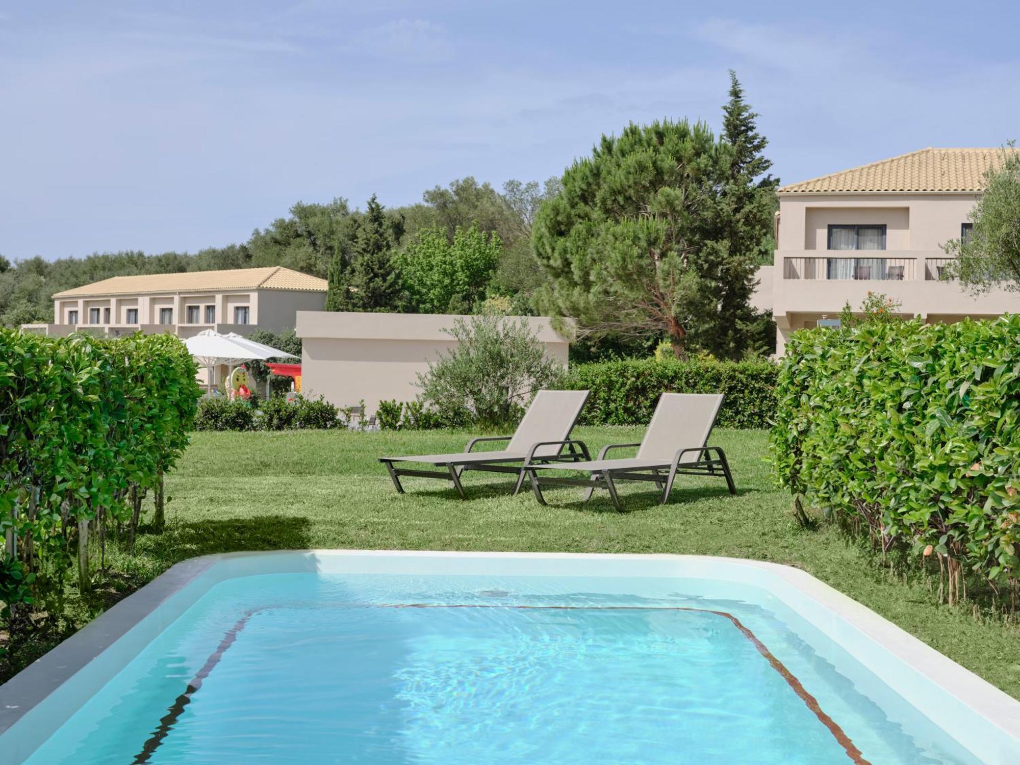 Family Room Garden View Private Pool