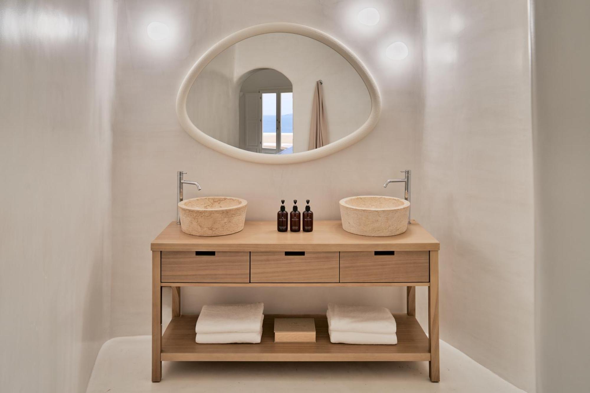 Aura Suite 1 Bedroom Suite 1 King Caldera view