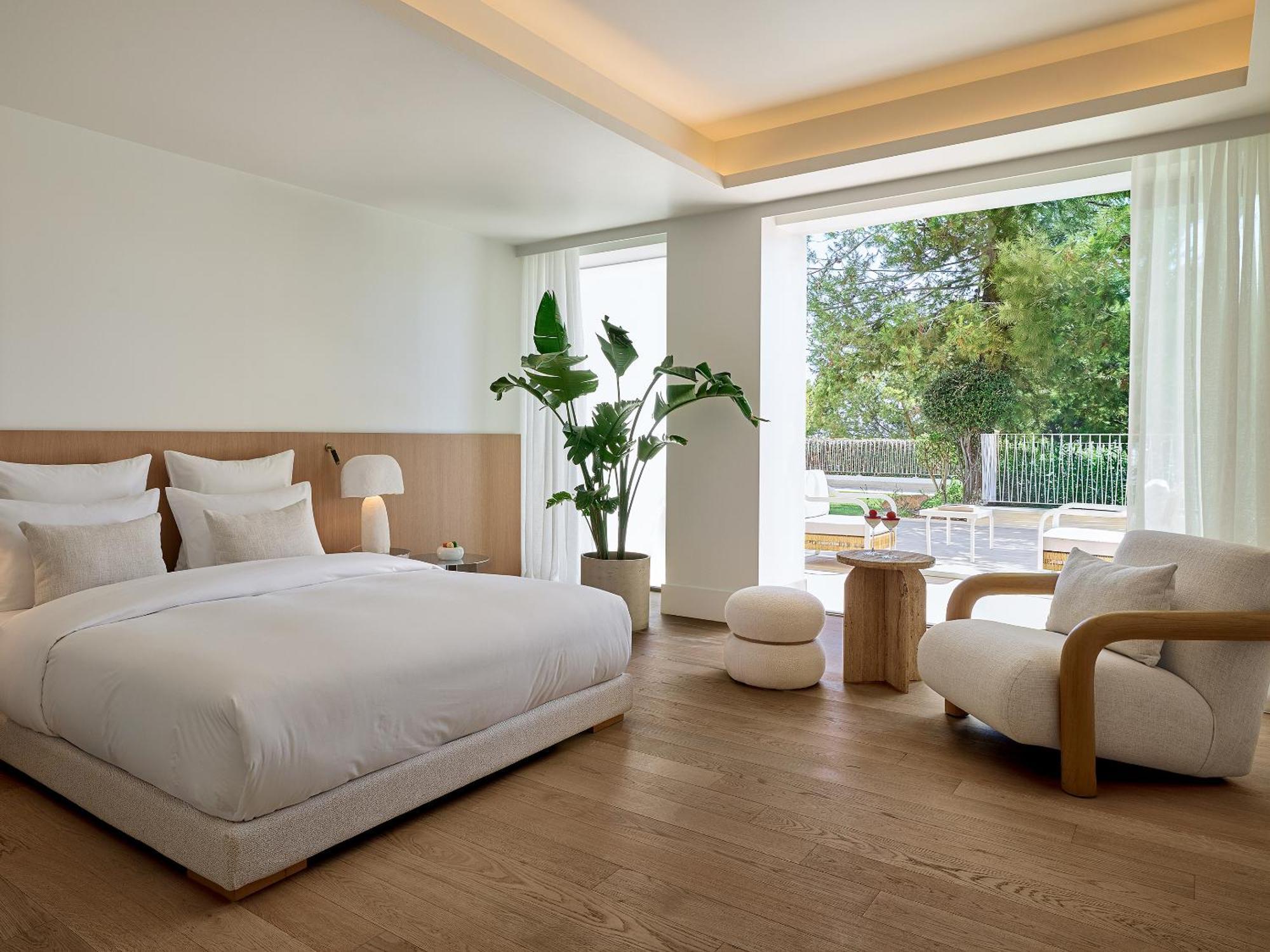 Club Riviera Room