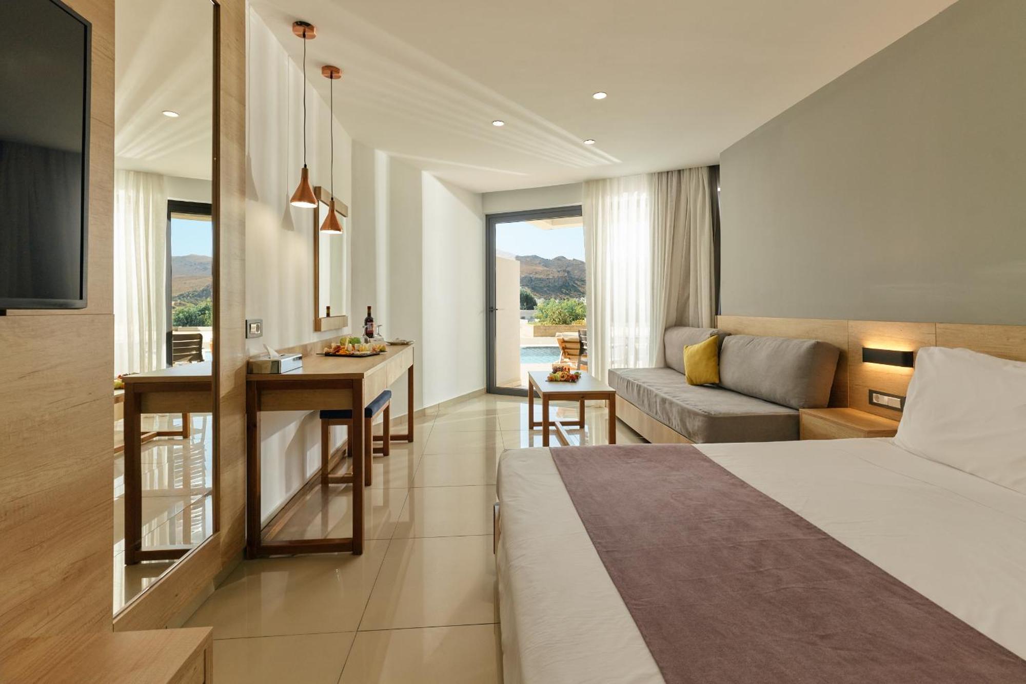 Superior Double Room Sharing Pool