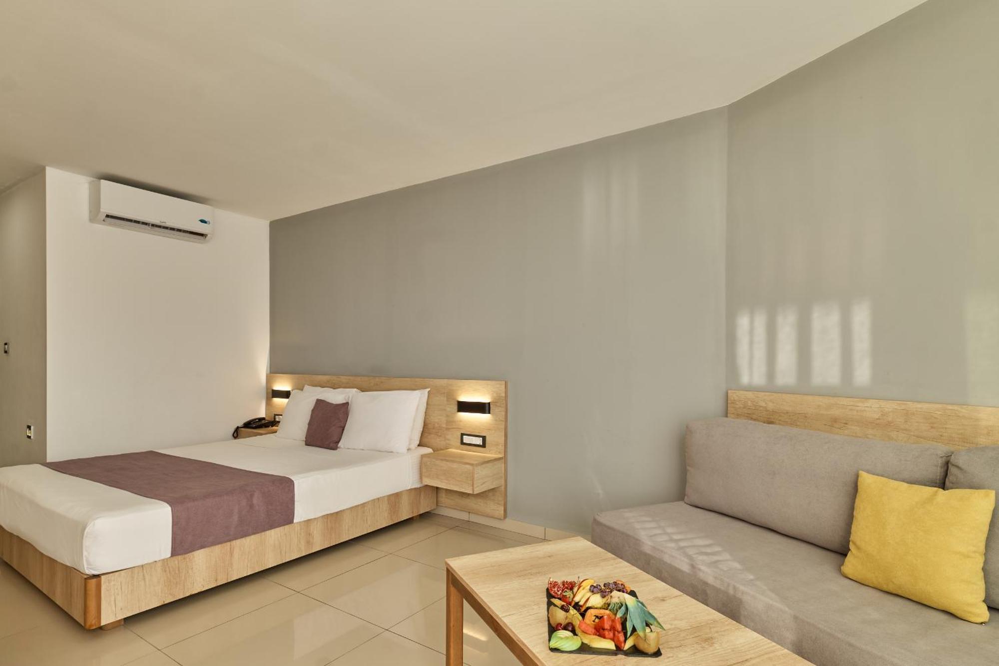 Superior Double Room Sharing Pool