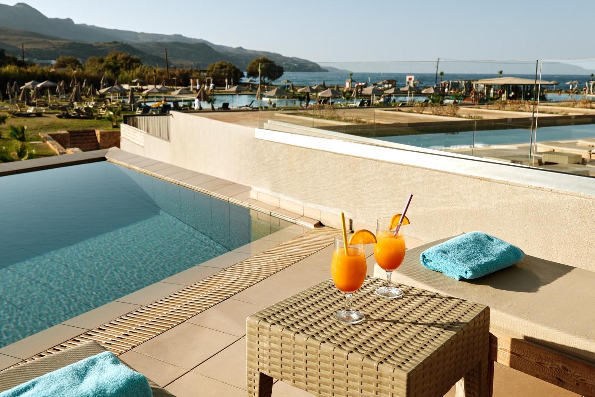 Superior Double Room Sharing Pool