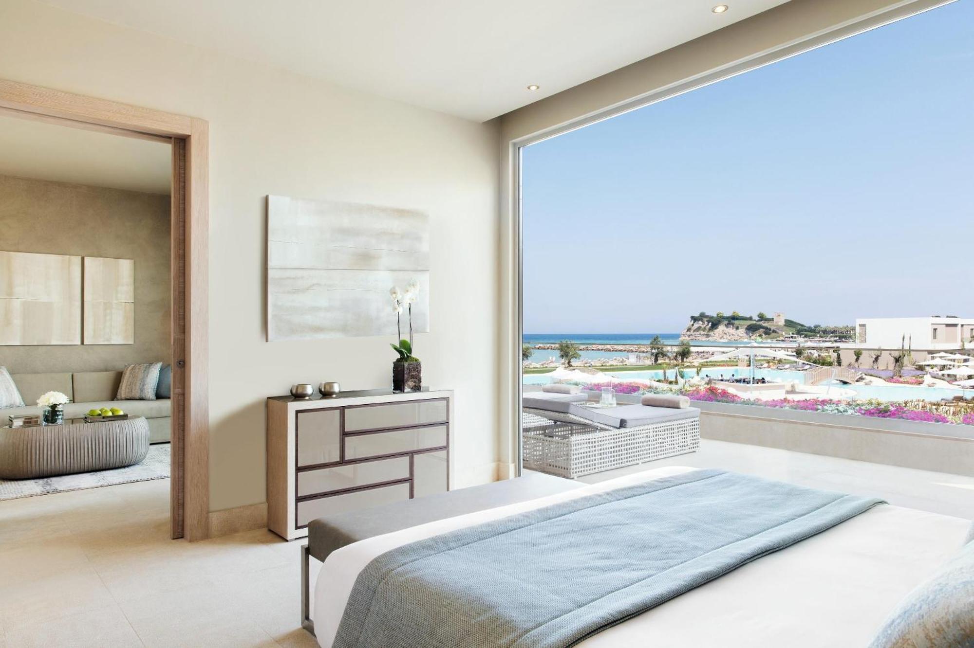 Deluxe One Bedroom Suite Grand Balcony Sea View