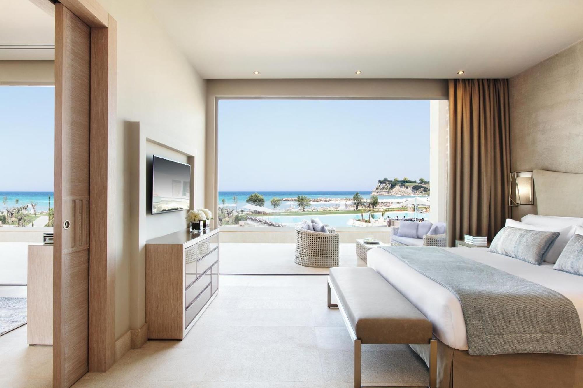 Deluxe One Bedroom Suite Grand Balcony Sea View