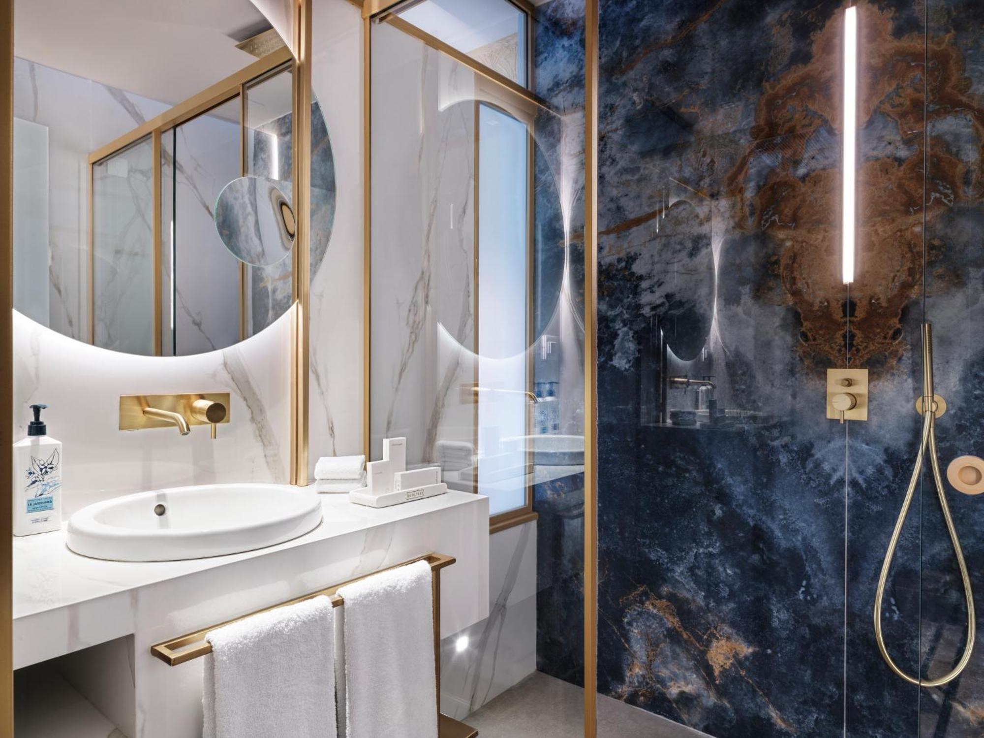 Deluxe Queen Room Balcony