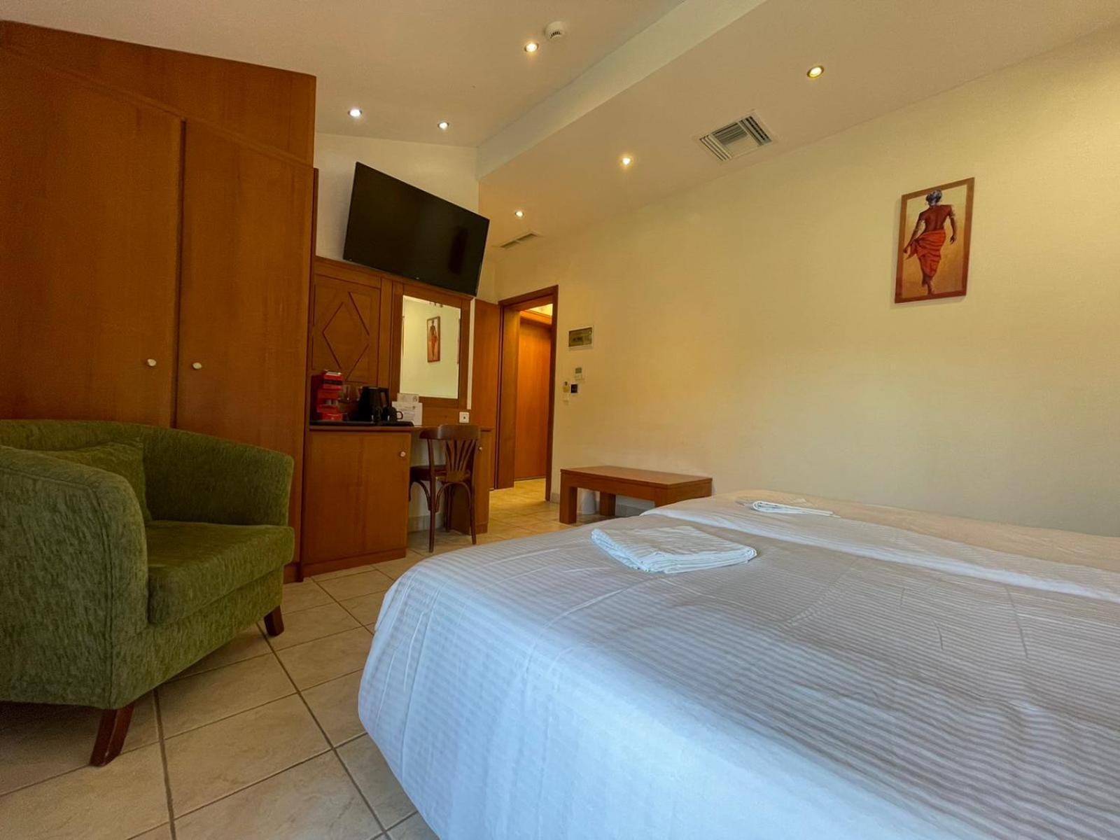 Large Double or Twin Room