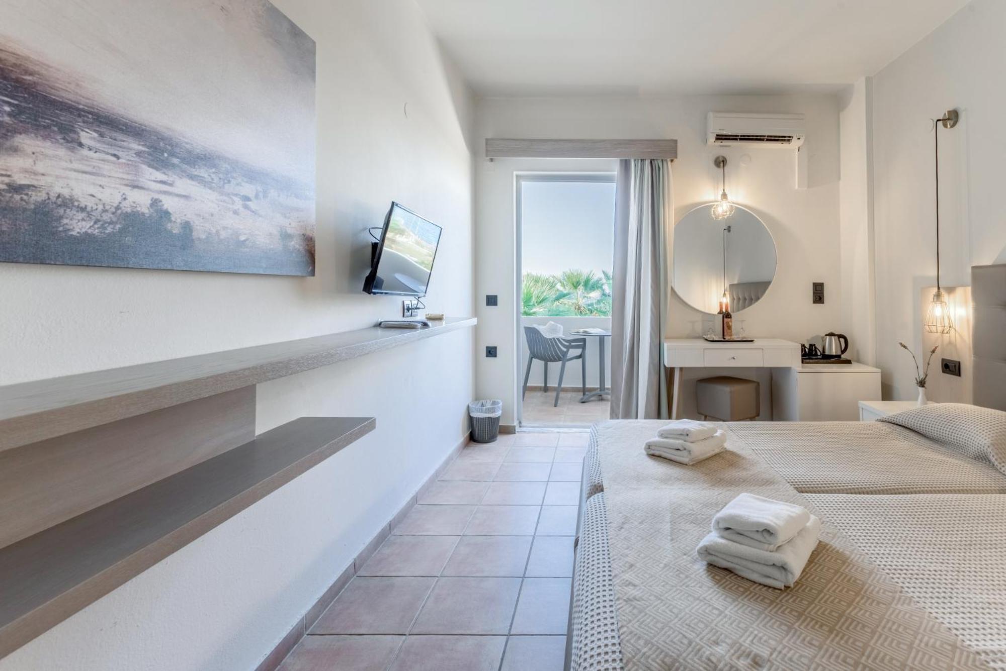 Double or Twin Room Side Sea View