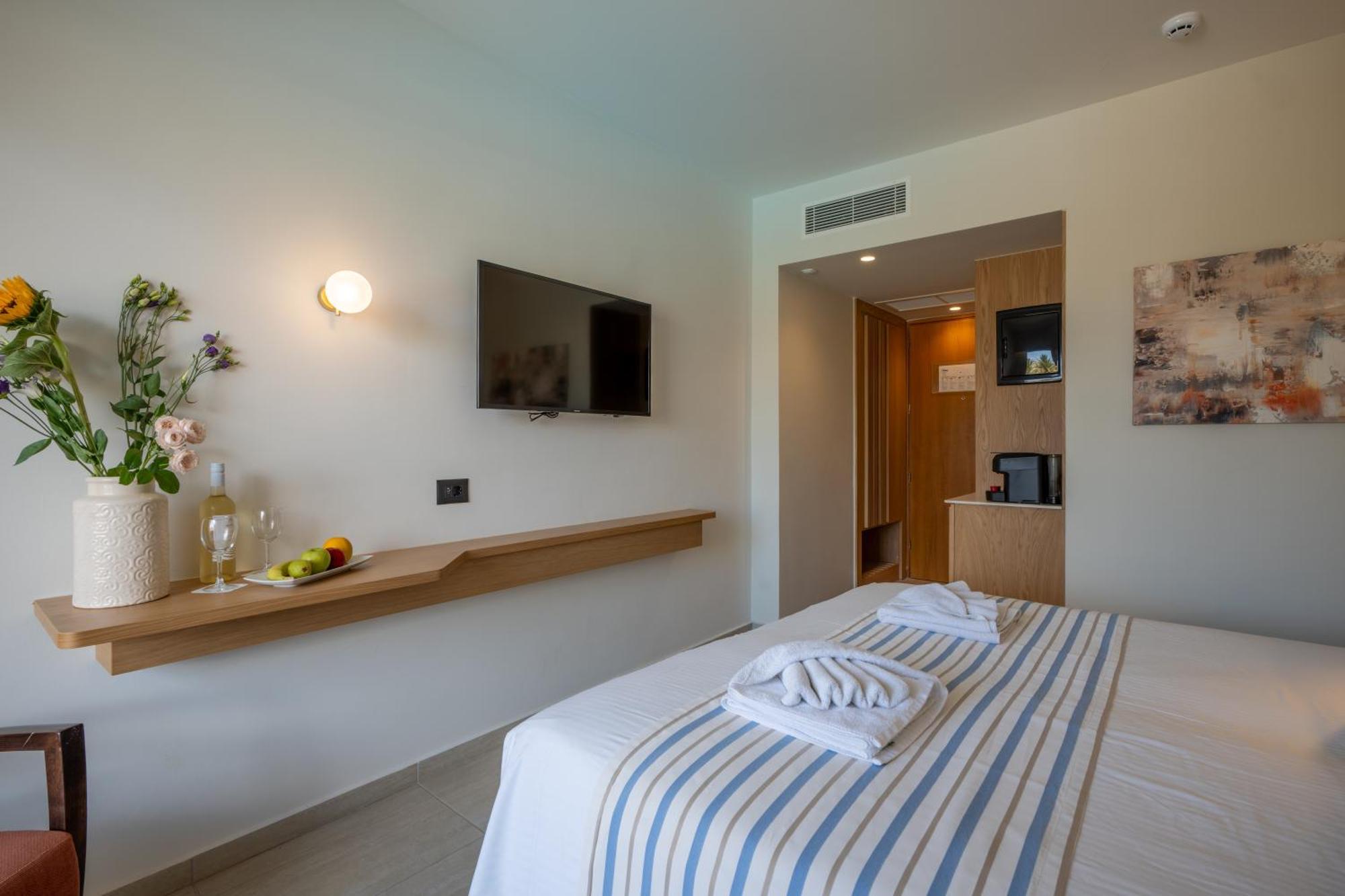 Deluxe Double Room,1621411342:JPEG