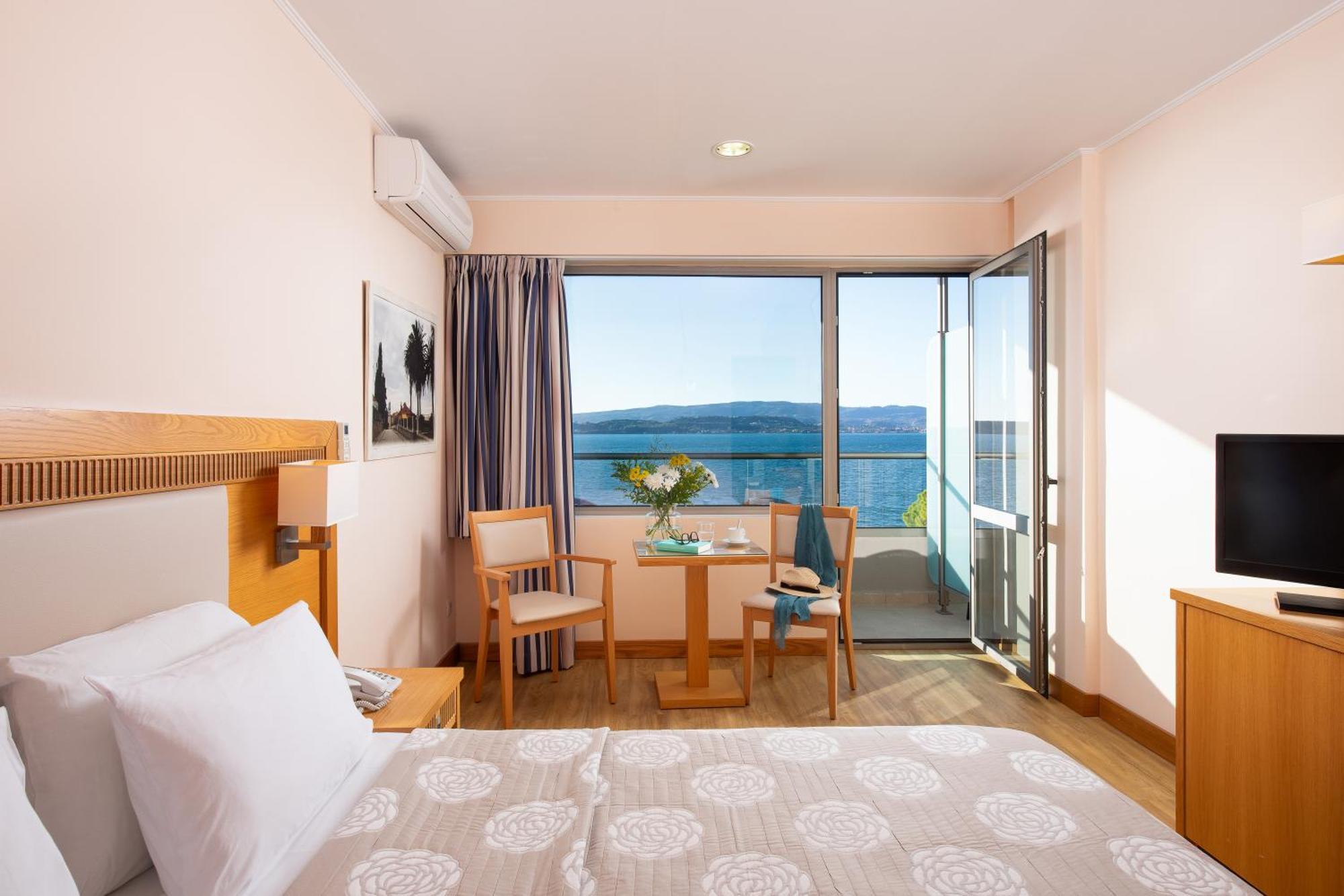 Double or Twin Room Sea View