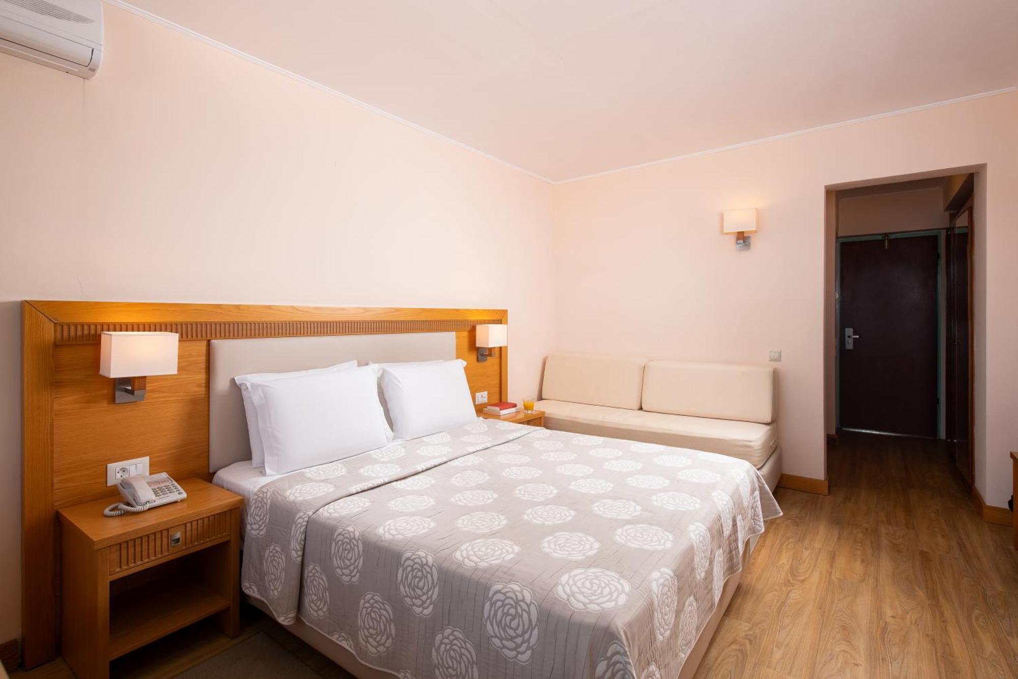 Double or Twin Room Sea View