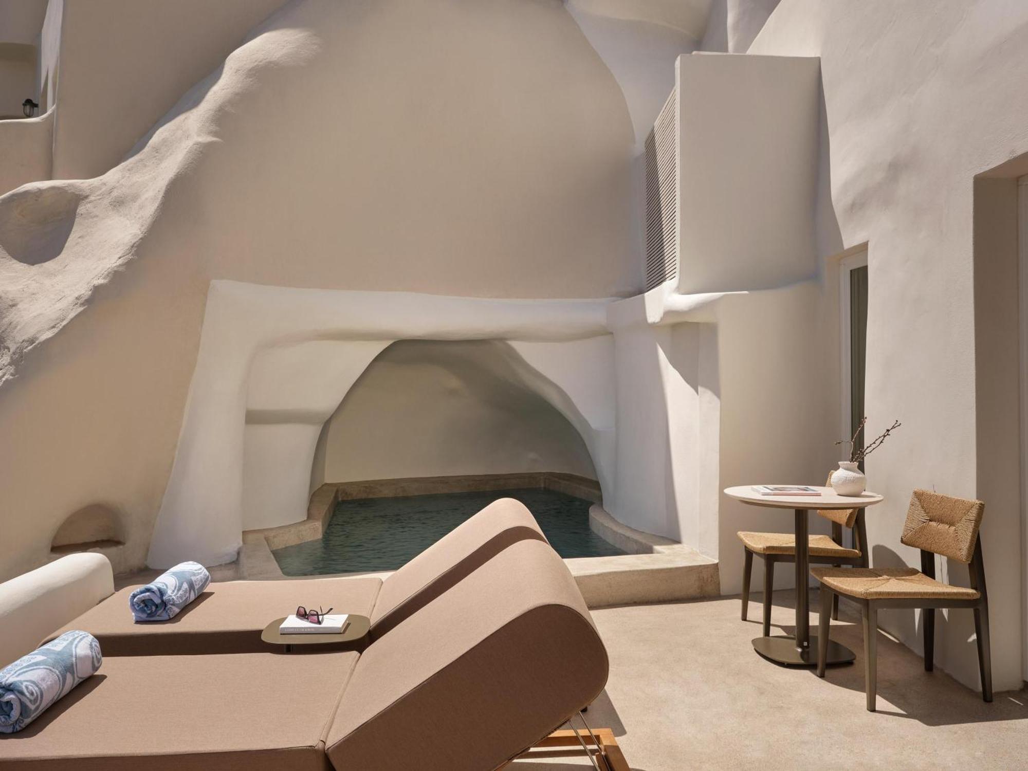 Cave Pool Suite Caldera View