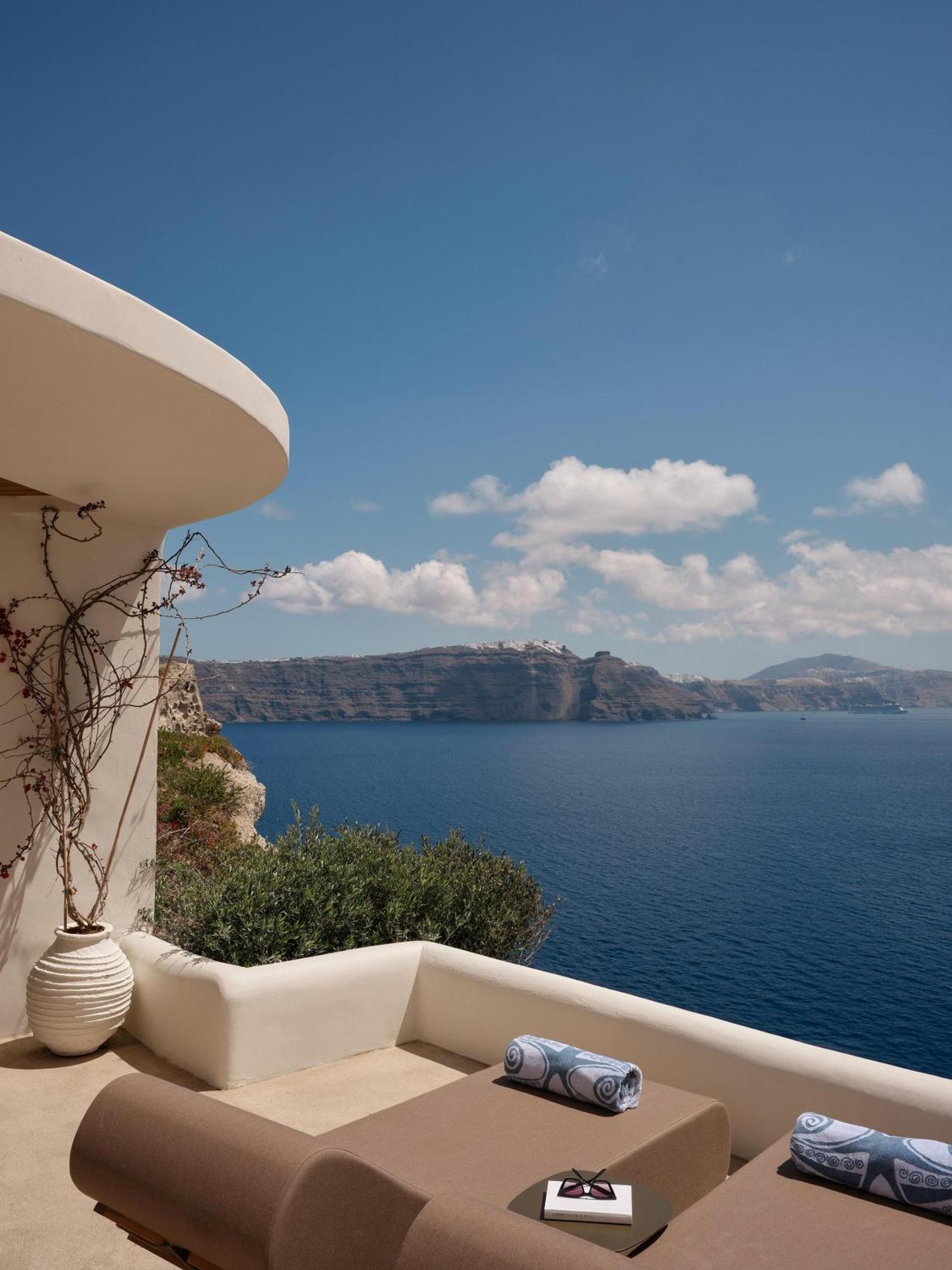 Cave Pool Suite Caldera View