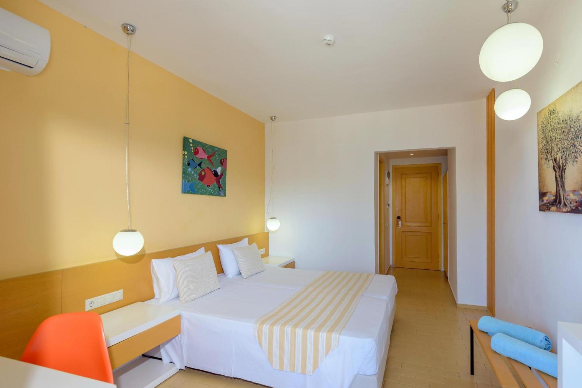 Double or Twin Room Sea View