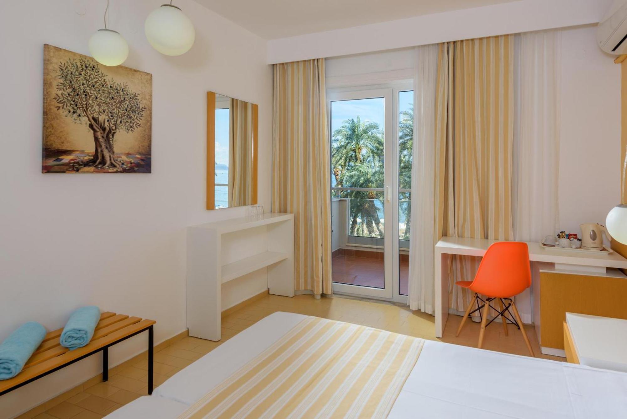 Double or Twin Room Sea View