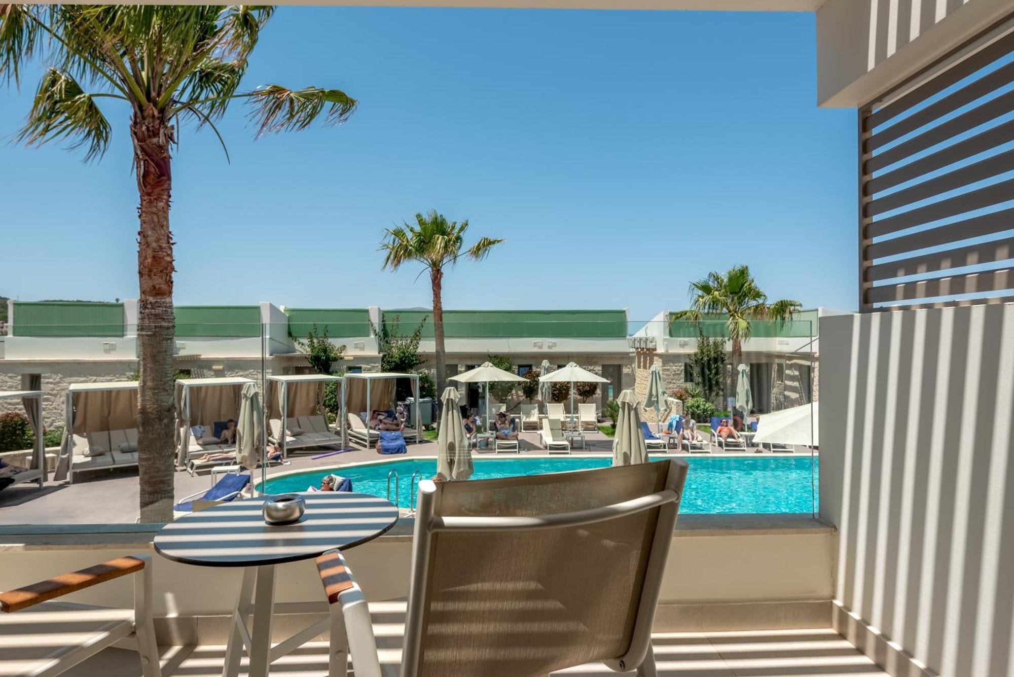 Executive Loft Suite Pool View or Sea View