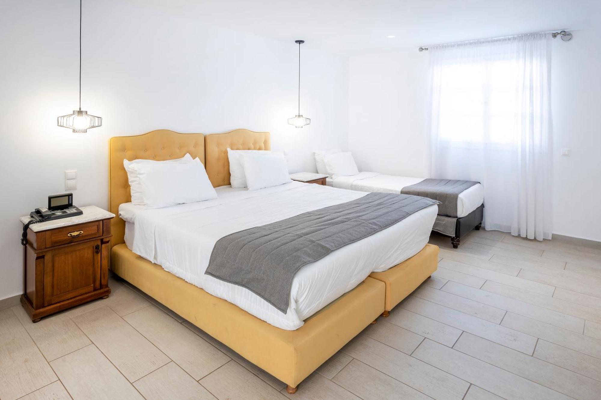 Superior Room sharing pool Garden View