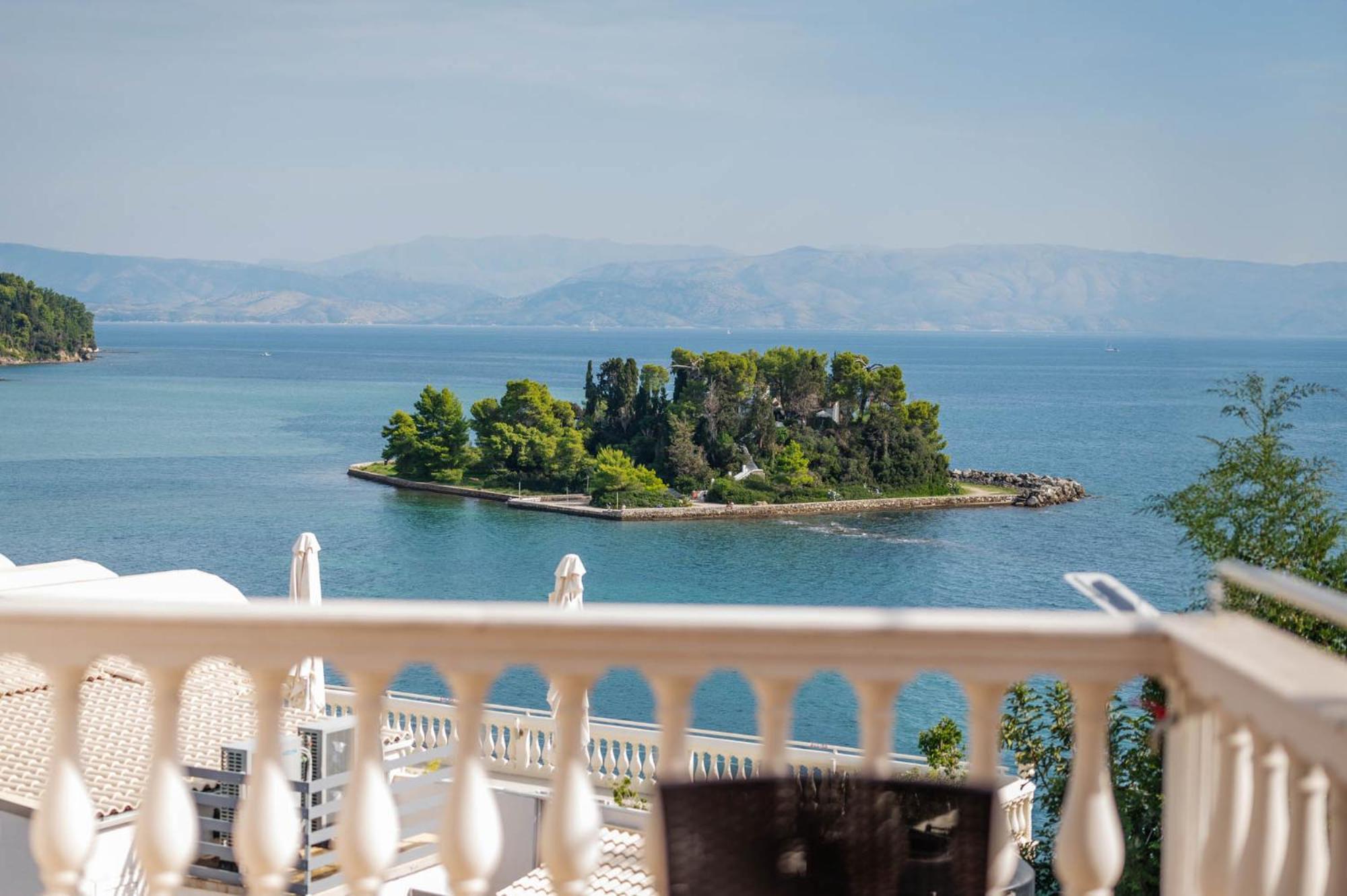 Superior Suite Private Terrace Pontikonisi island view Annex