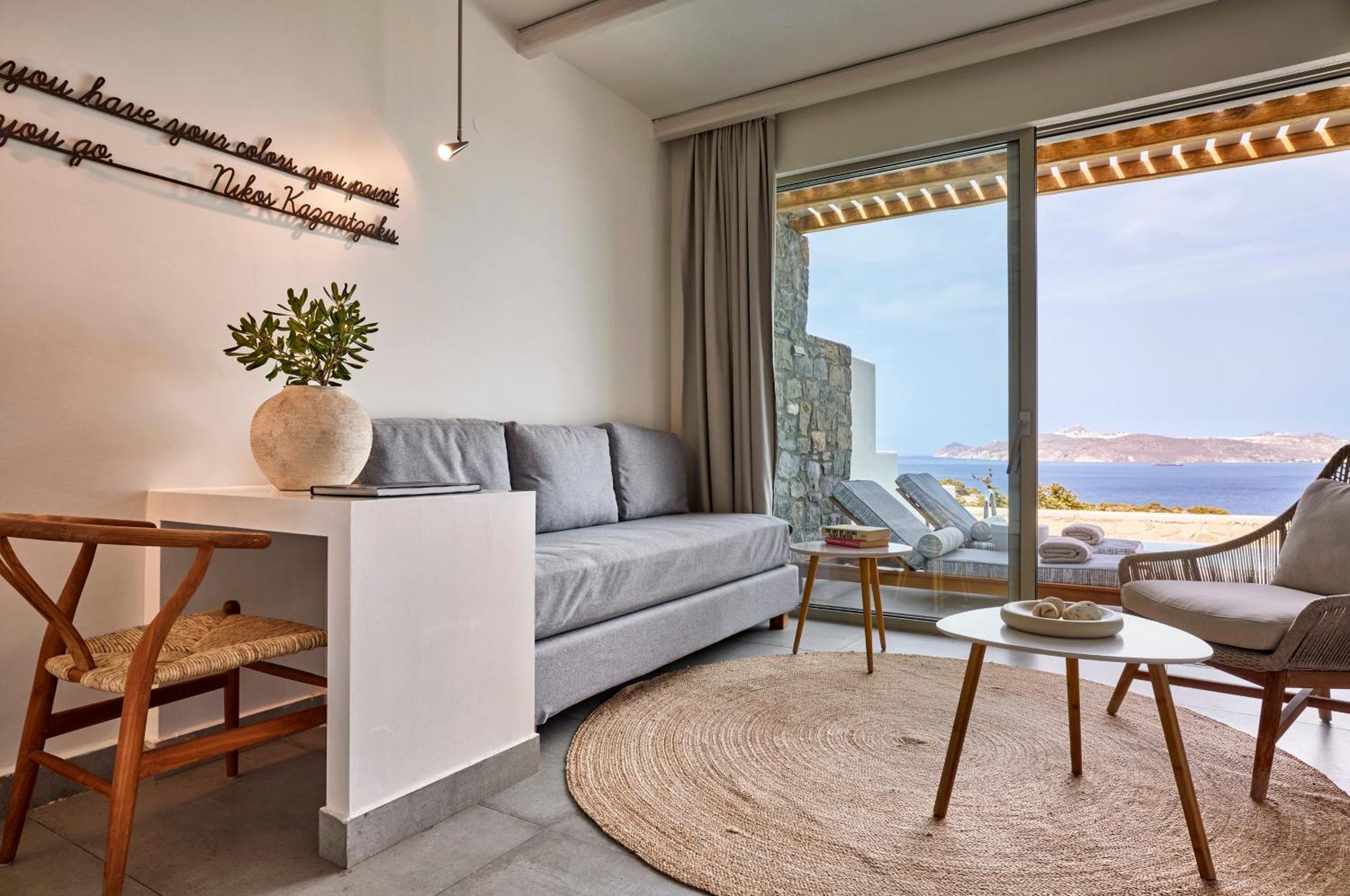Deluxe Triple Suite Private Pool & Sea View