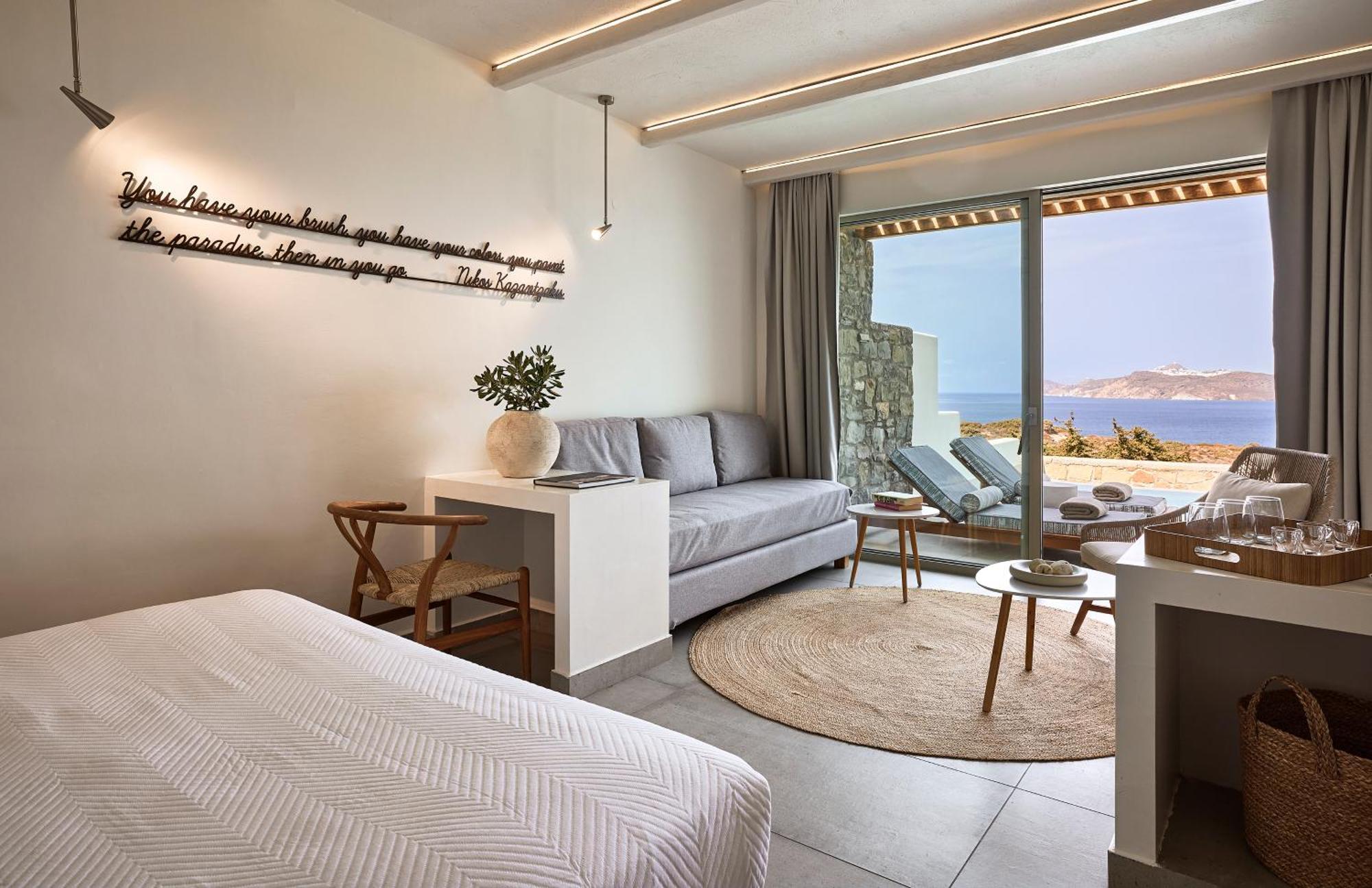 Deluxe Triple Suite Private Pool & Sea View