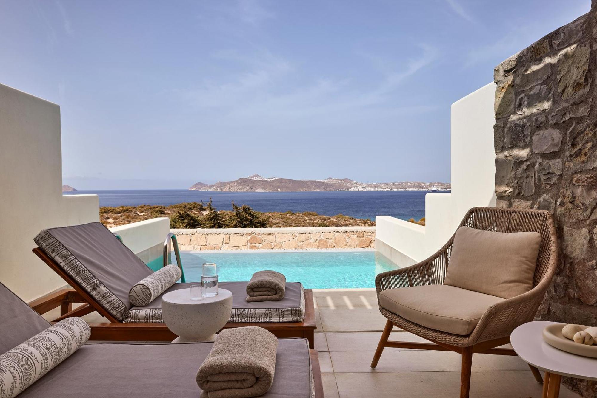 Deluxe Triple Suite Private Pool & Sea View