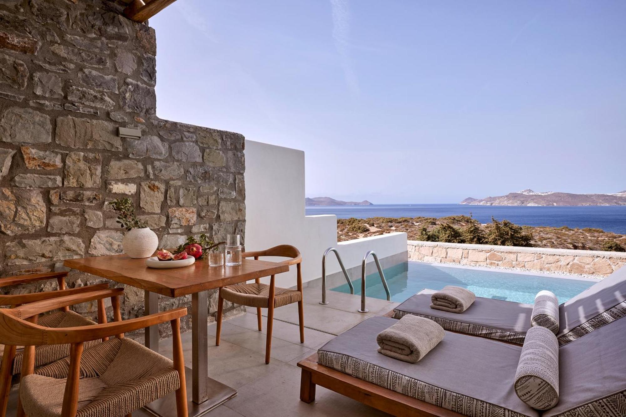 Deluxe Triple Suite Private Pool & Sea View