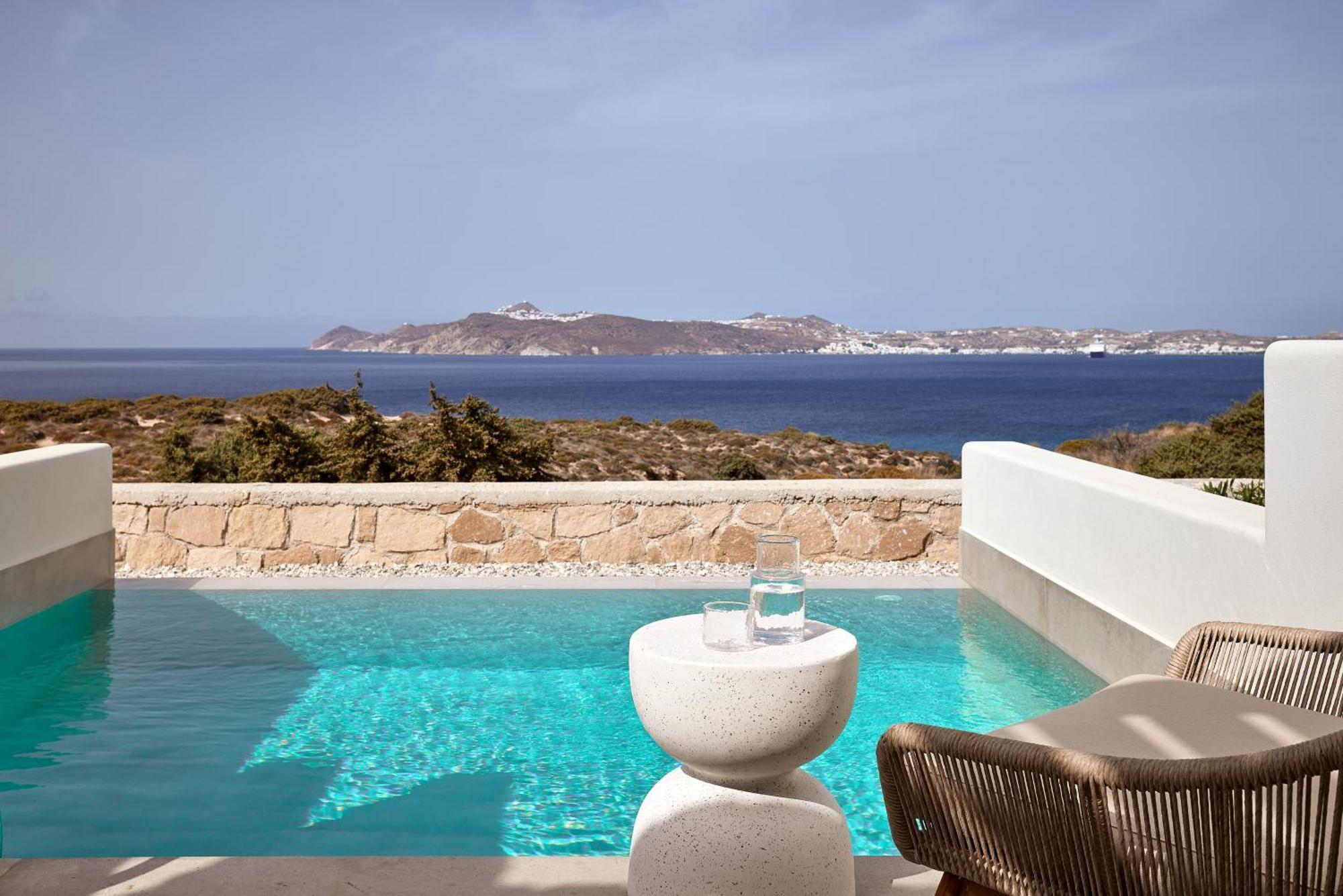 Deluxe Triple Suite Private Pool & Sea View