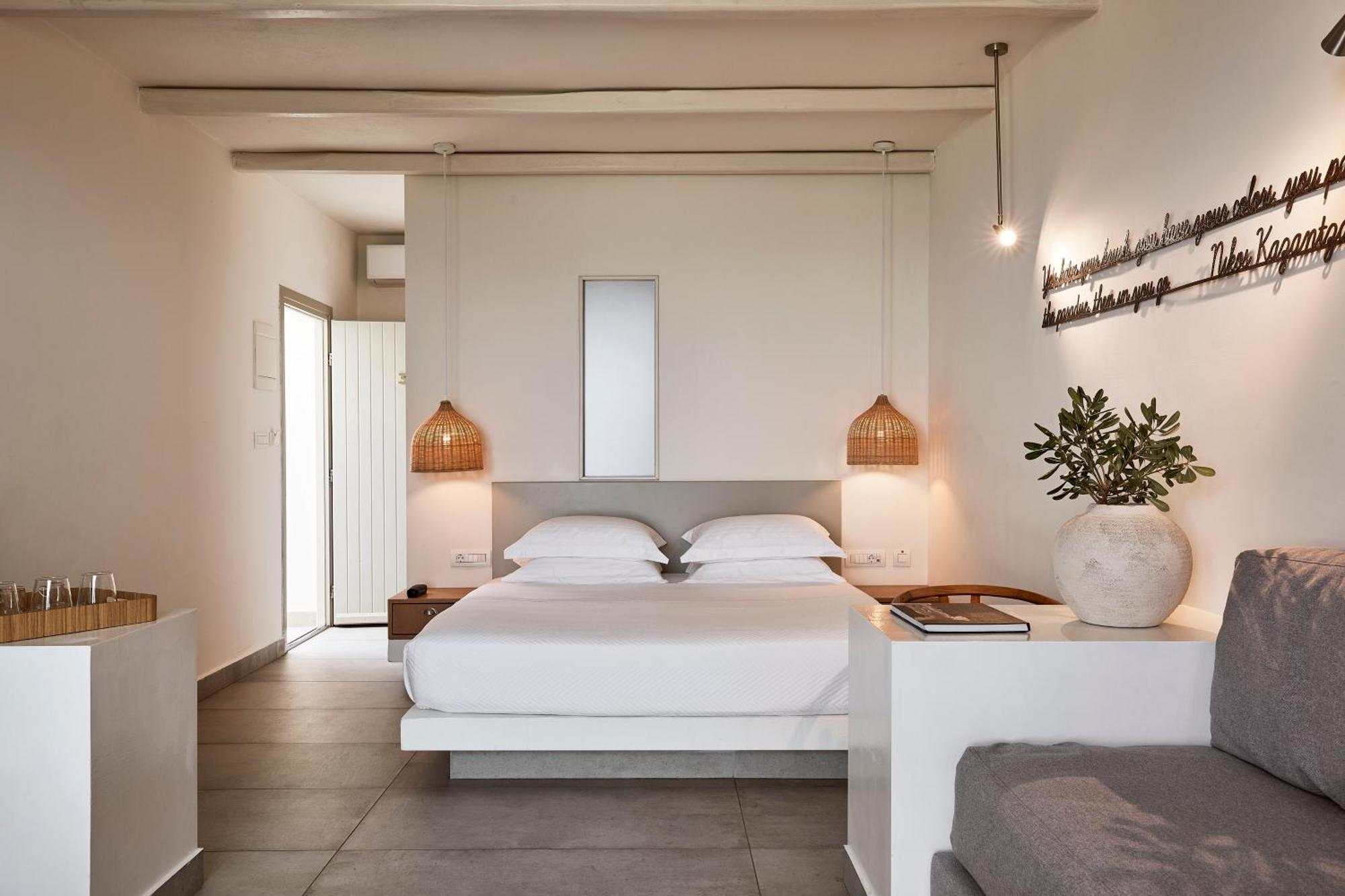 Deluxe Triple Suite Private Pool & Sea View