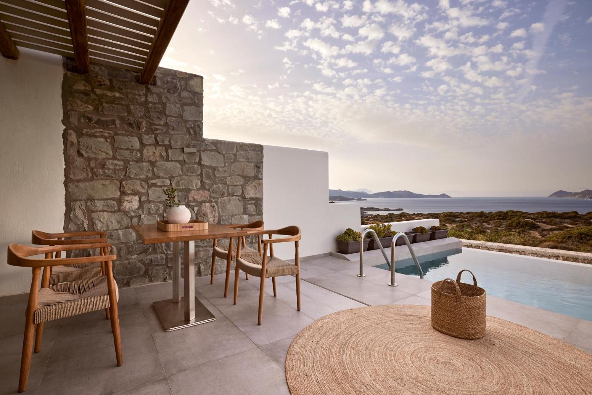 Family Suite Private Pool & Sea View
