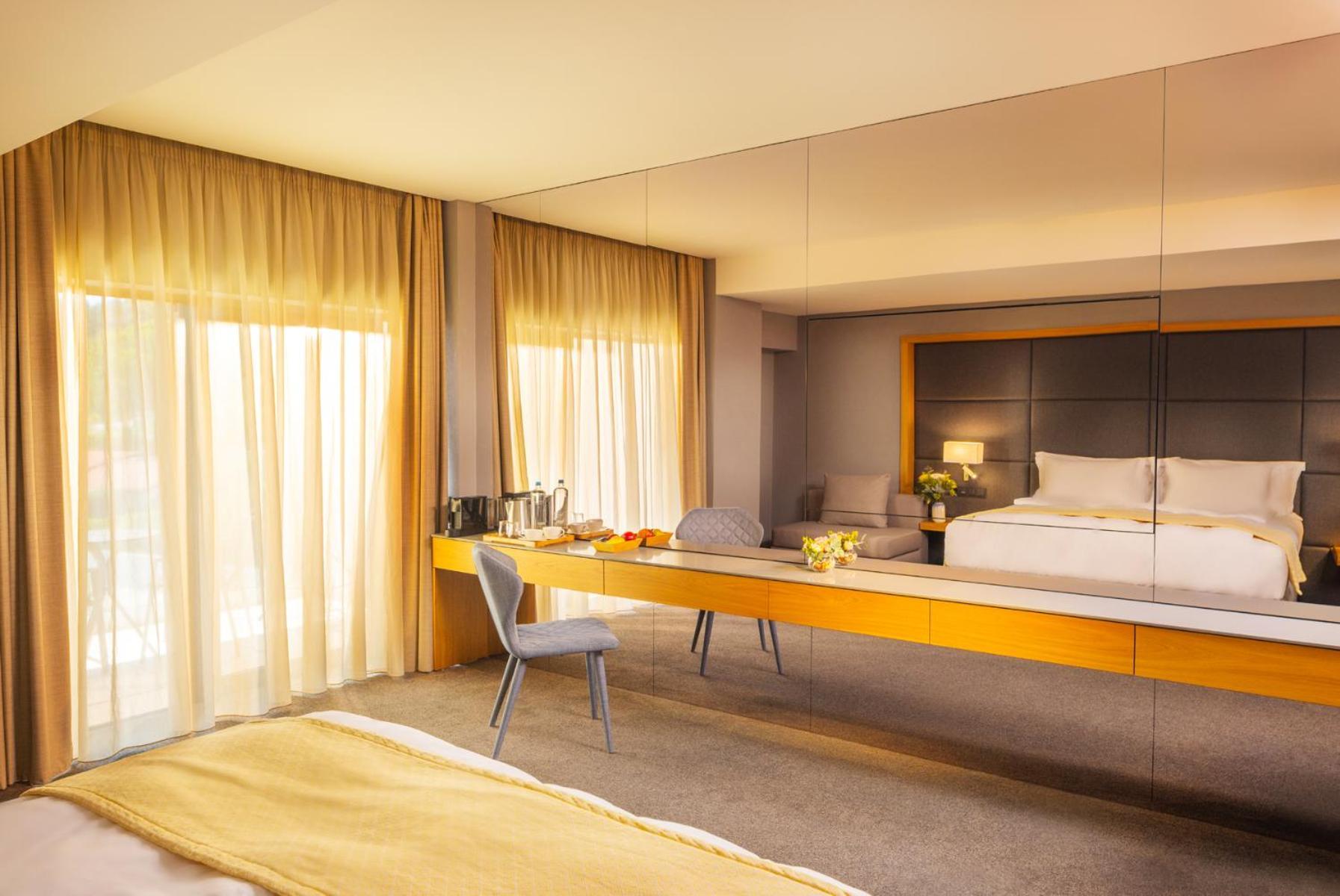 Junior Suite Pool View