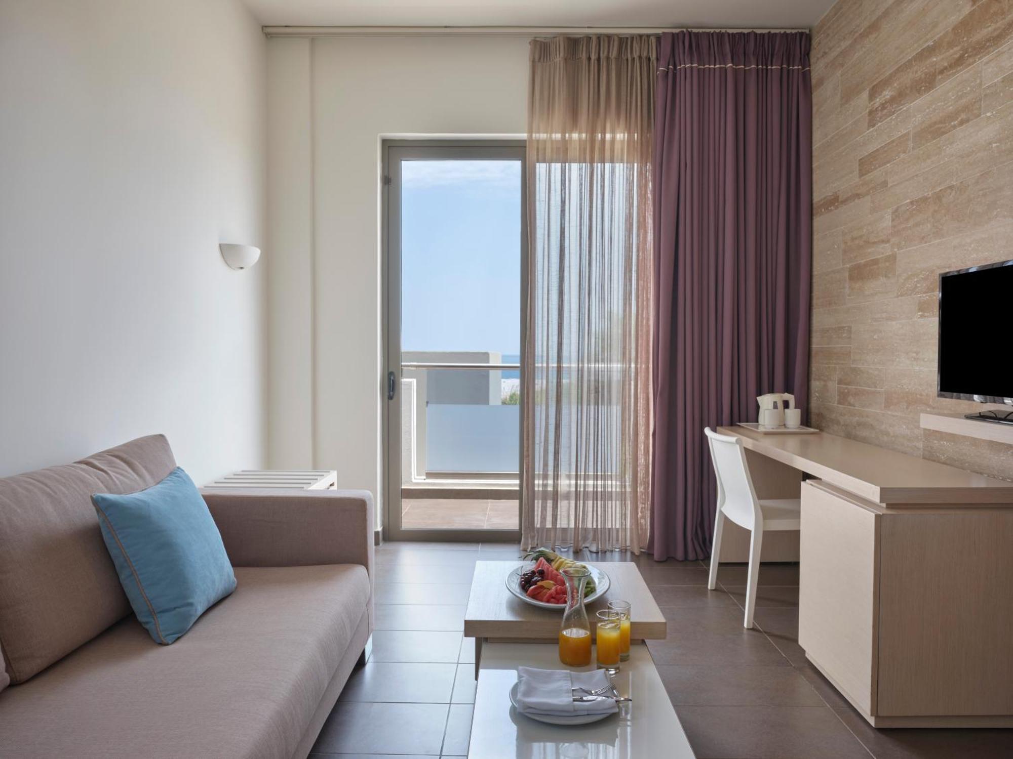One Bedroom Suite Limited Sea View