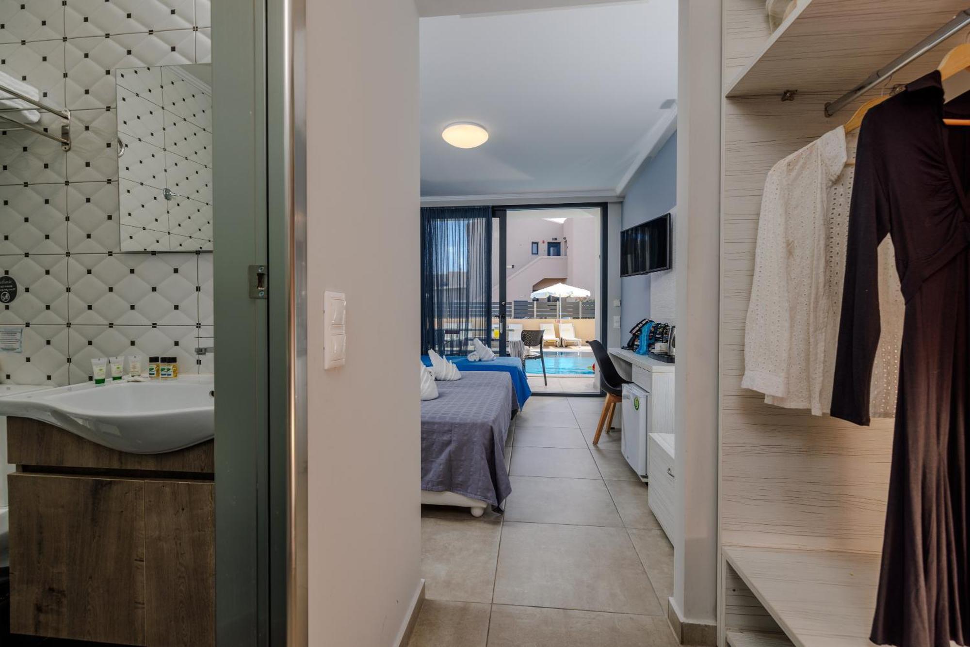 Triple Room Pool View