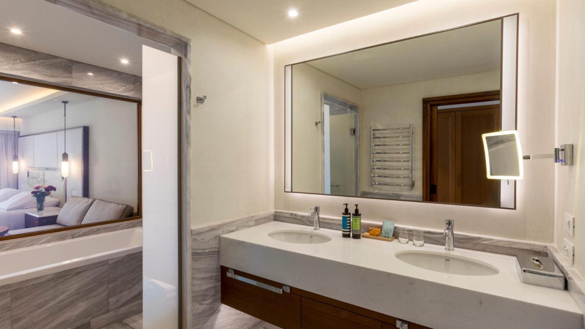 Premium Accessible Junior Suite