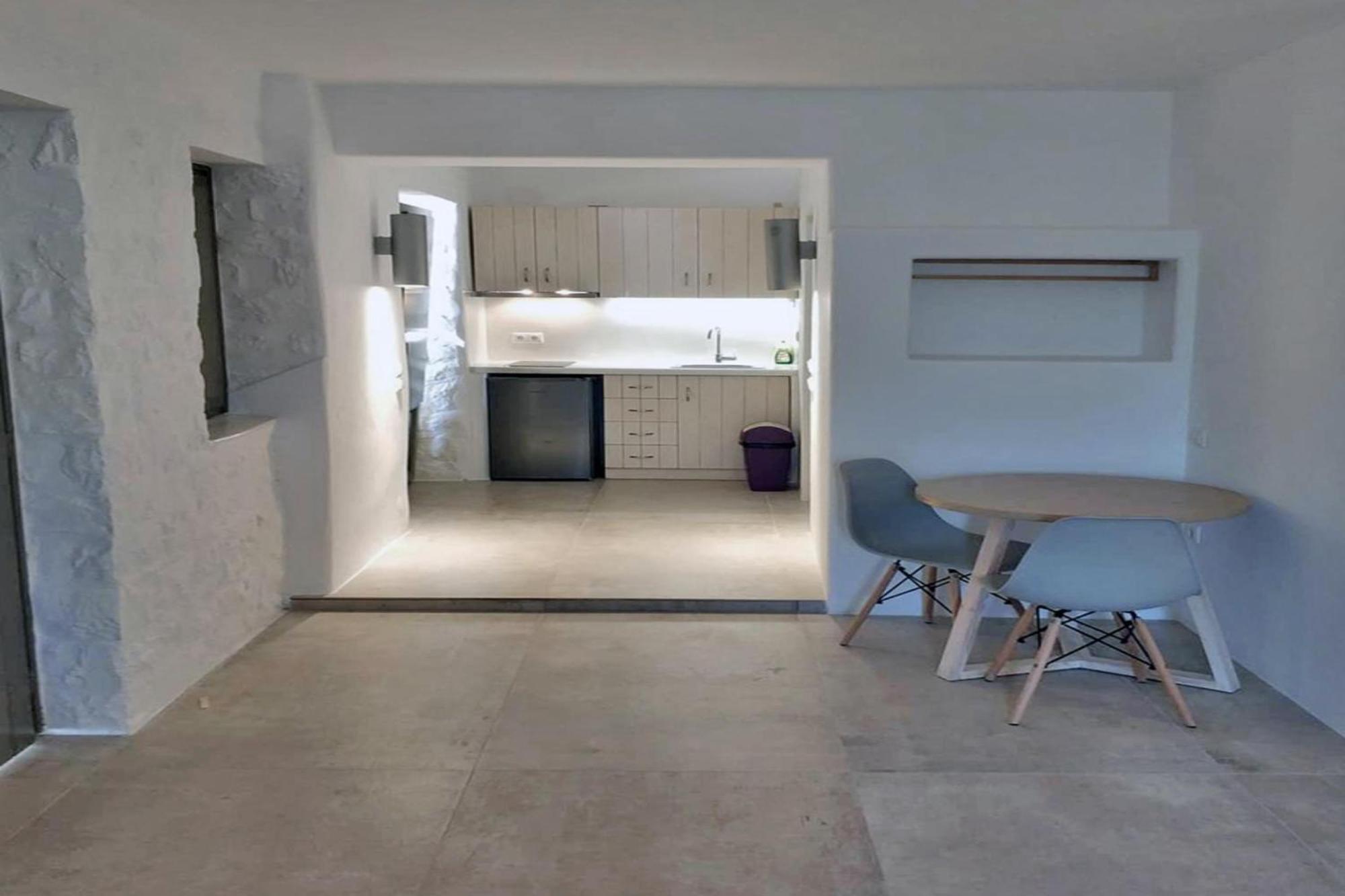 Deluxe Poolfront Suite