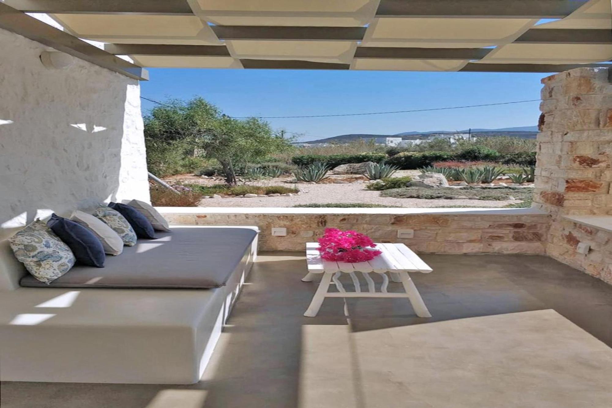 Deluxe Poolfront Suite
